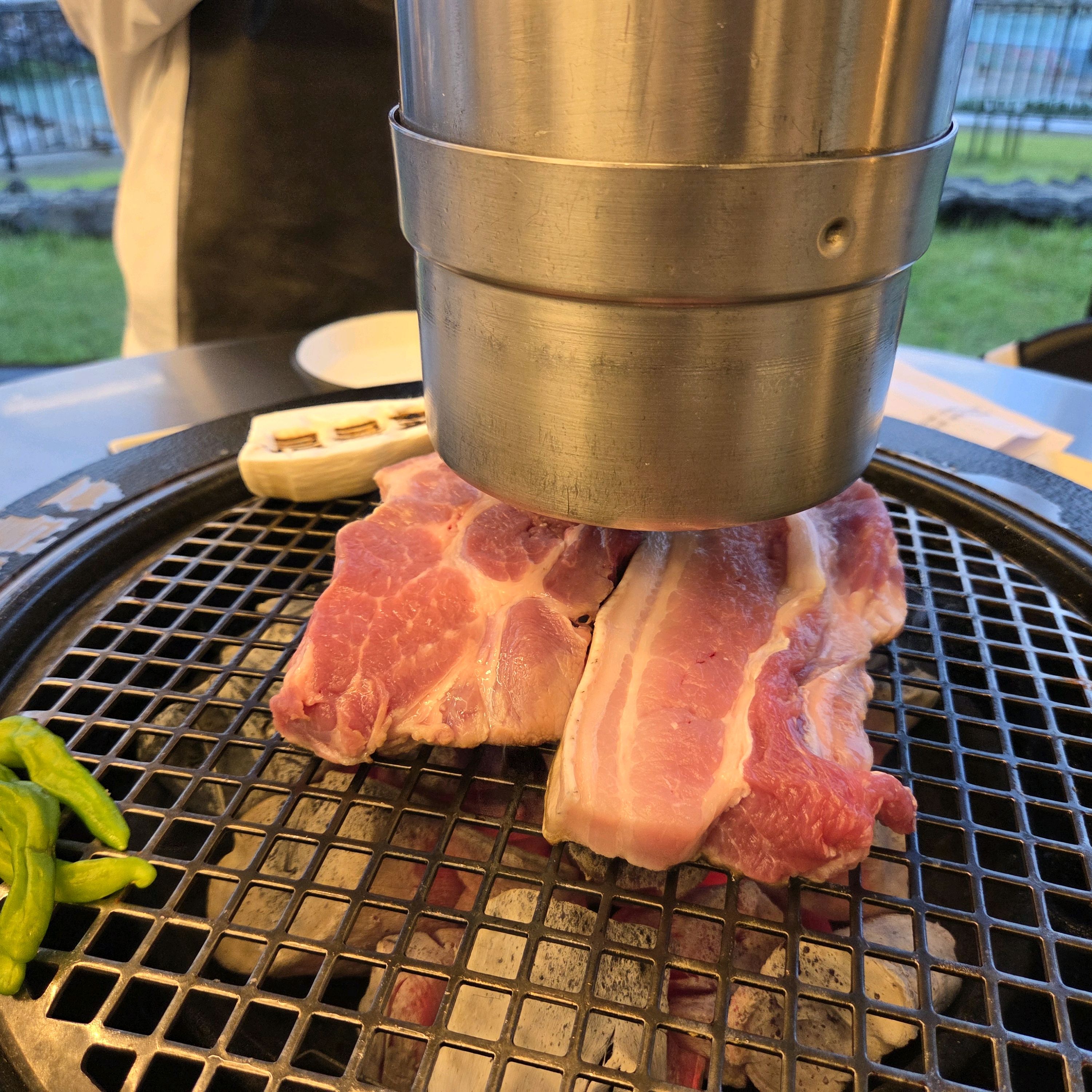 고기고 다 구워주시고 맛있어요  뷰도 좋고 좋아요 ㅎㅎ 고내리 조용한 동네에 쾌적한 식당이