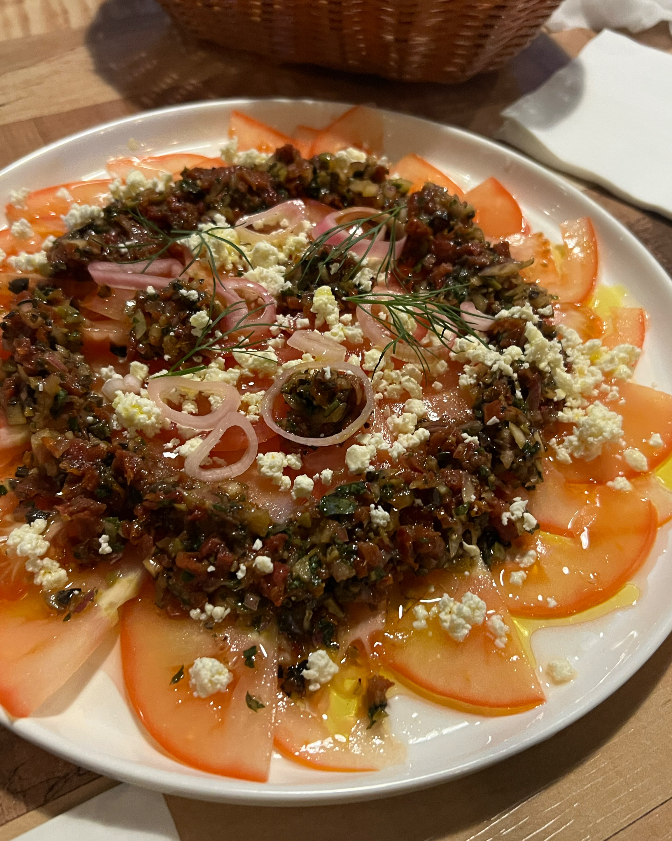 친구가 맛있다고 해서 데려와줬는데 너무 맛있어요!!!!! 토마토까르파쵸 와인 안주로 너무 