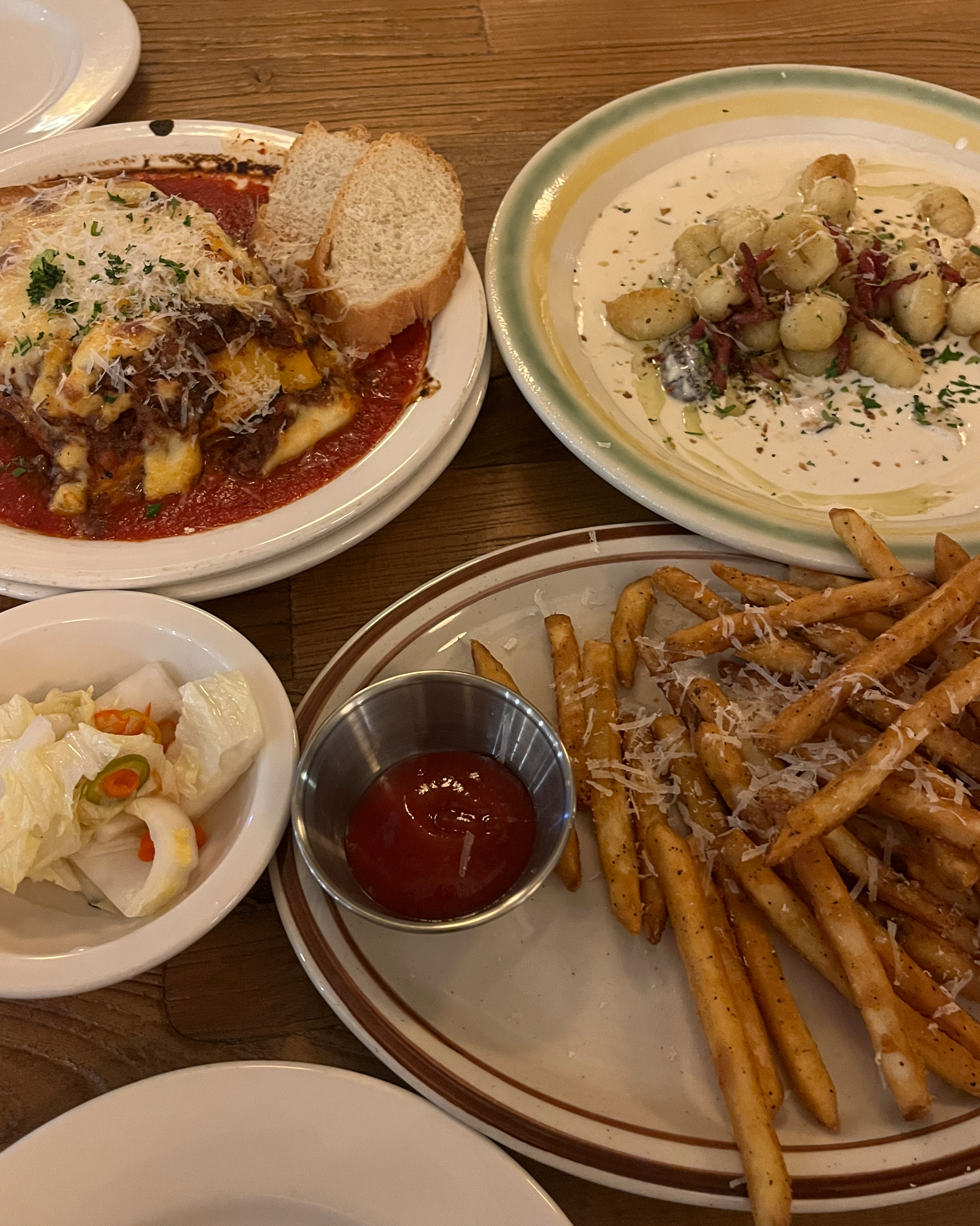 예약하고 오길 잘했어요!! 오늘도 손님이 많네요 - 대구 맛집 트라이브레스토랑