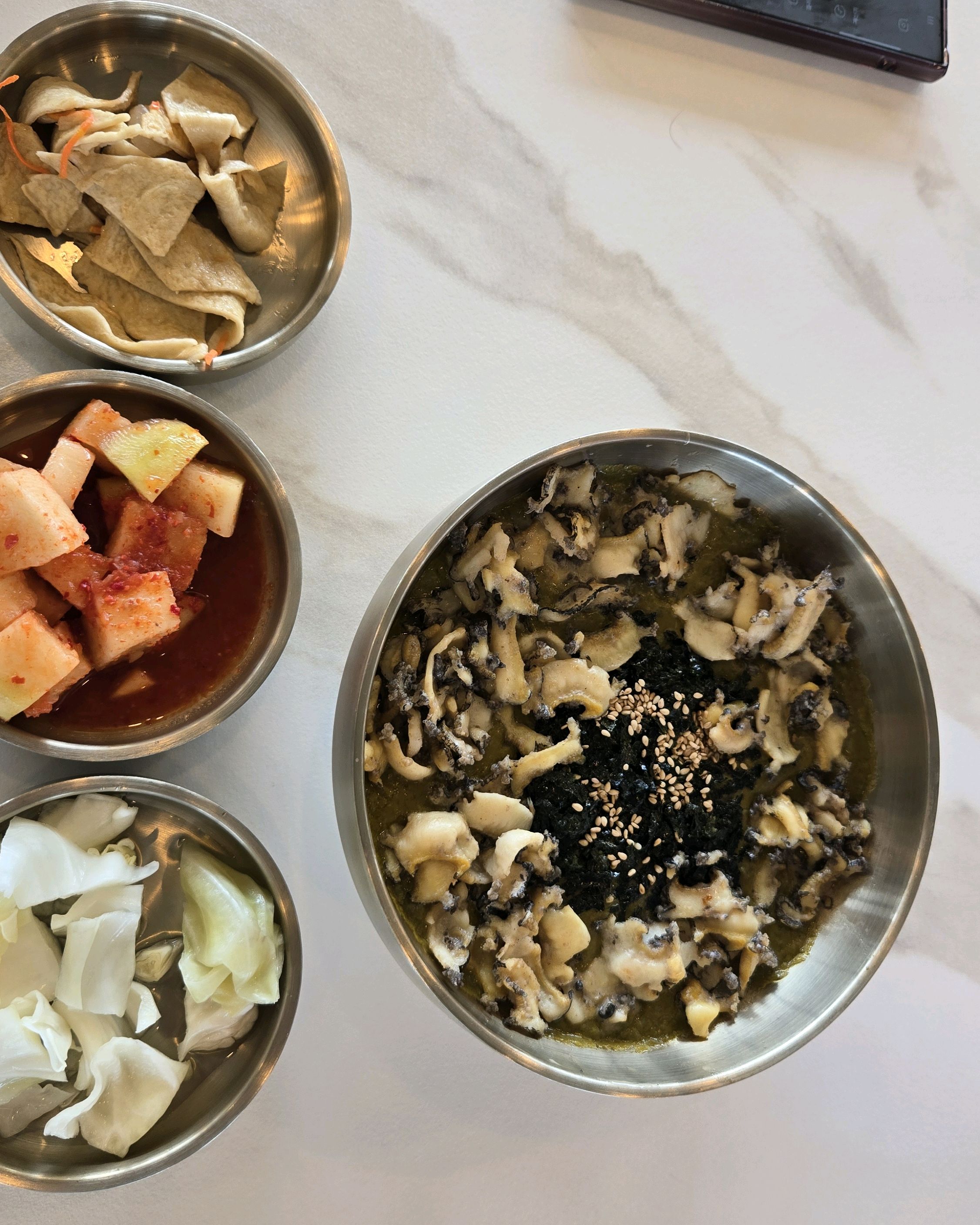 제주공항 내려서 첫 끼를 전복죽으로 먹고싶어 찾은 곳~분위기도 맛도 기대 이상이네요!! 전