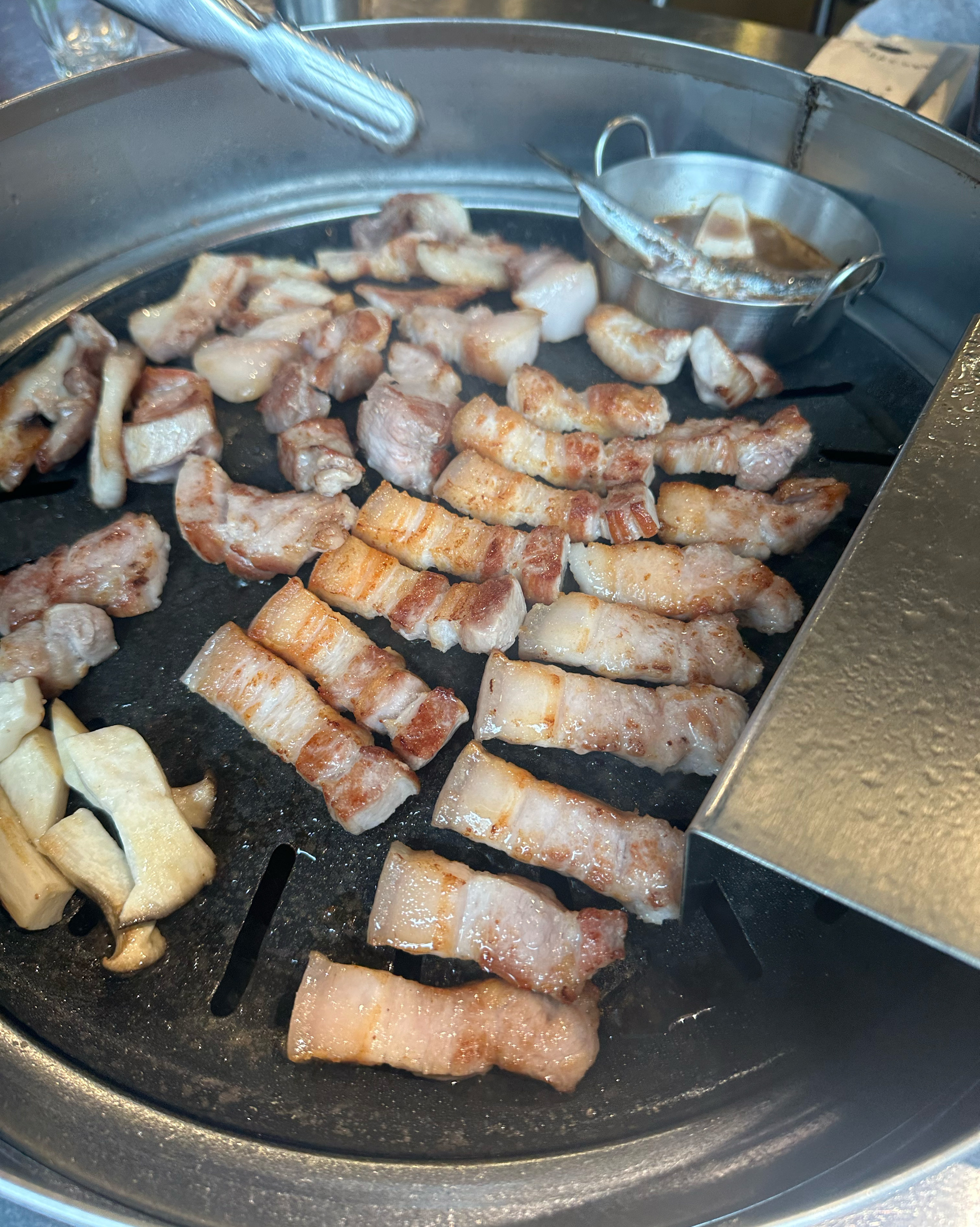 3번째 방문입니다. 점심에도 고기를 먹을수 있어서 너무  좋고 재래기랑 배추물김치도 너무 