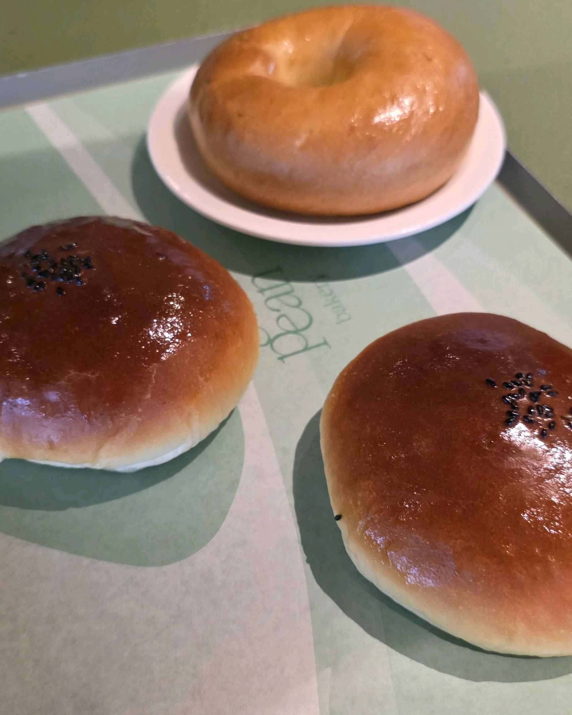 아침 식사대용으로 카페 들렸어요 9시되기전 들렸더니 빵종류가 없었어요 9시이후 계속 구워서