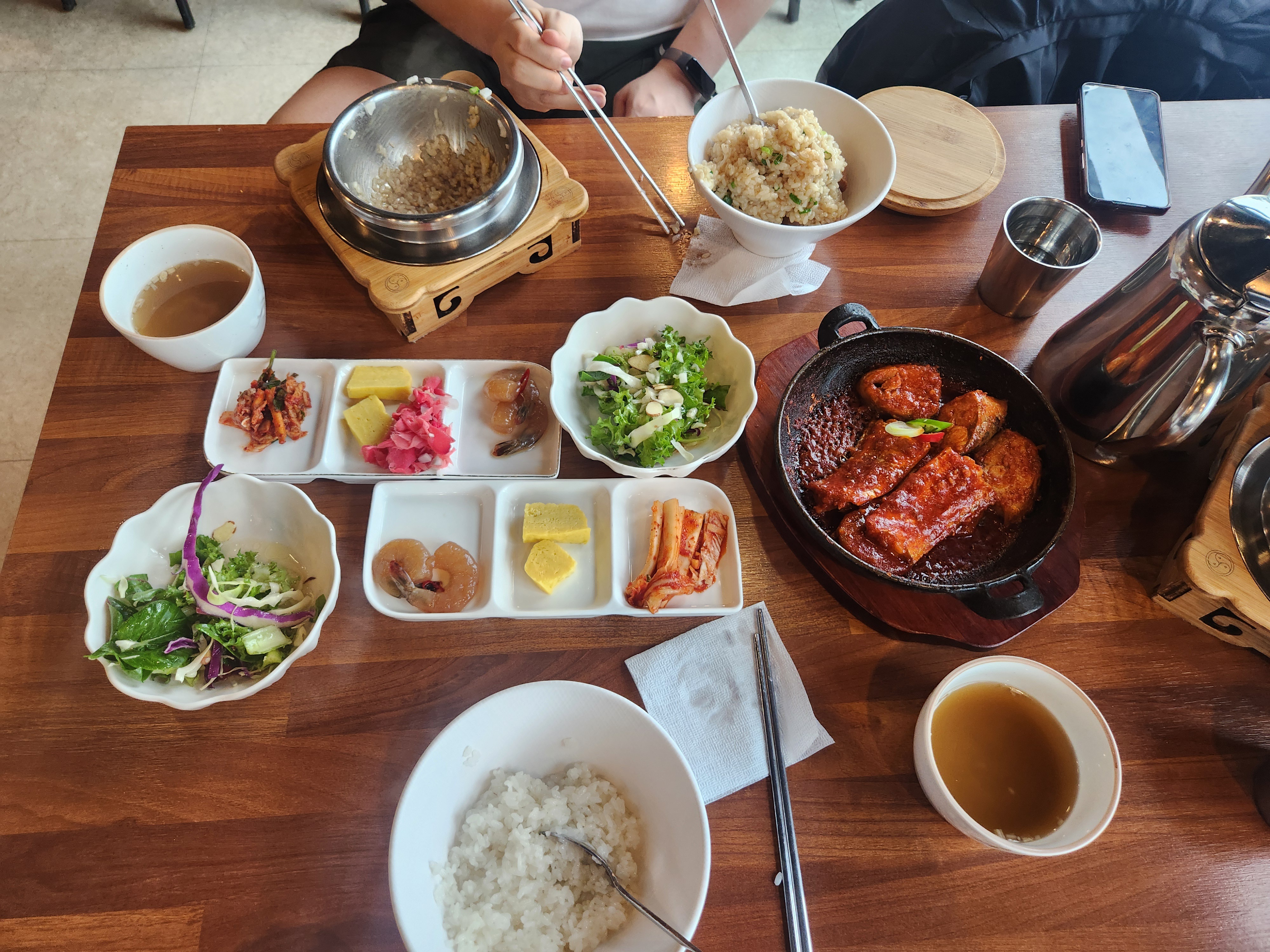 반찬 맛있고 양고 많아요 매장도 깔끔해서 좋아요 ㅎㅎ - 제주 맛집 함덕 연옥