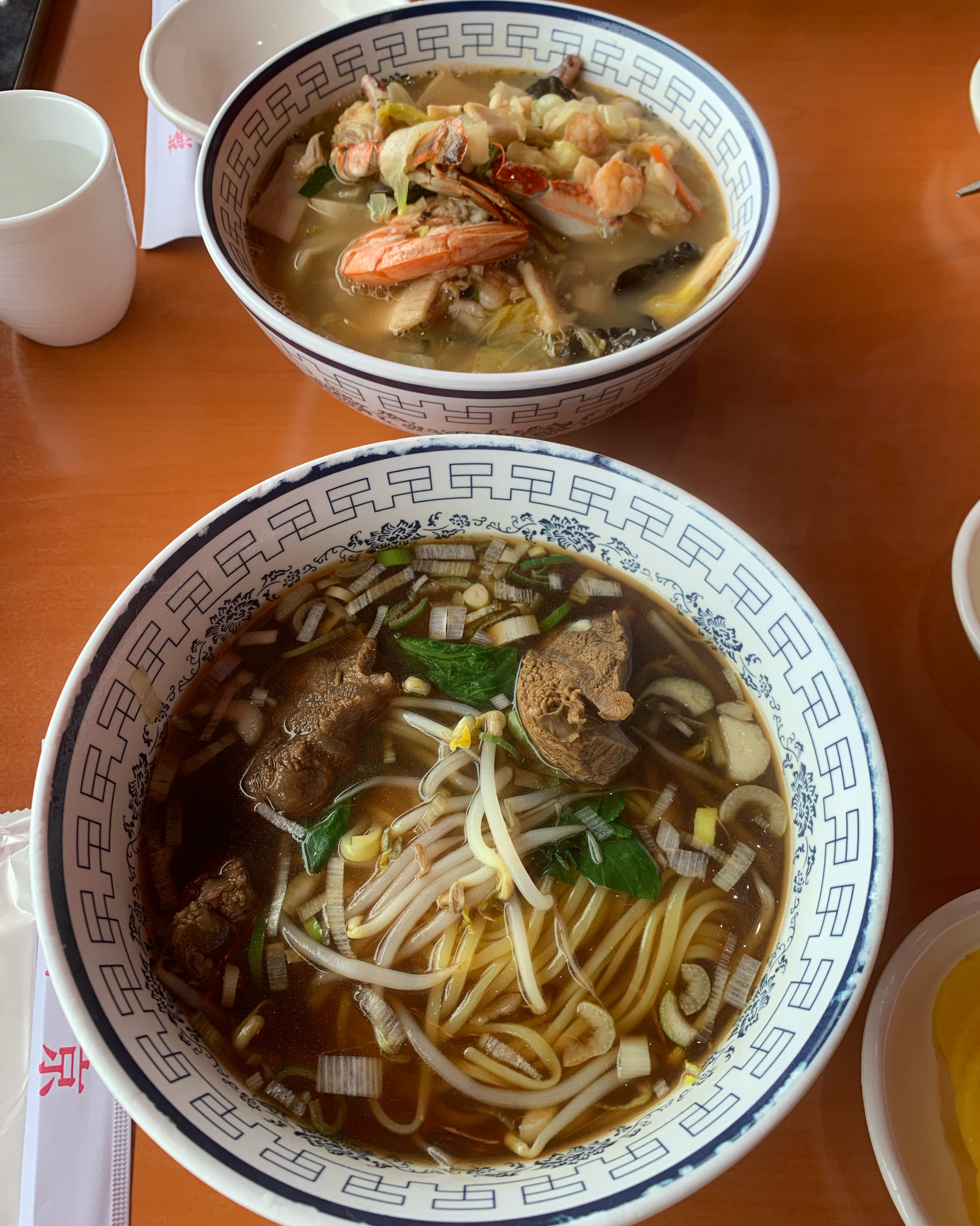 어디갈까 고민하가가 3층 뷰가 너무 좋아보여서 들어왔는데 넘모 맛있어요! 양이 많고 면발이