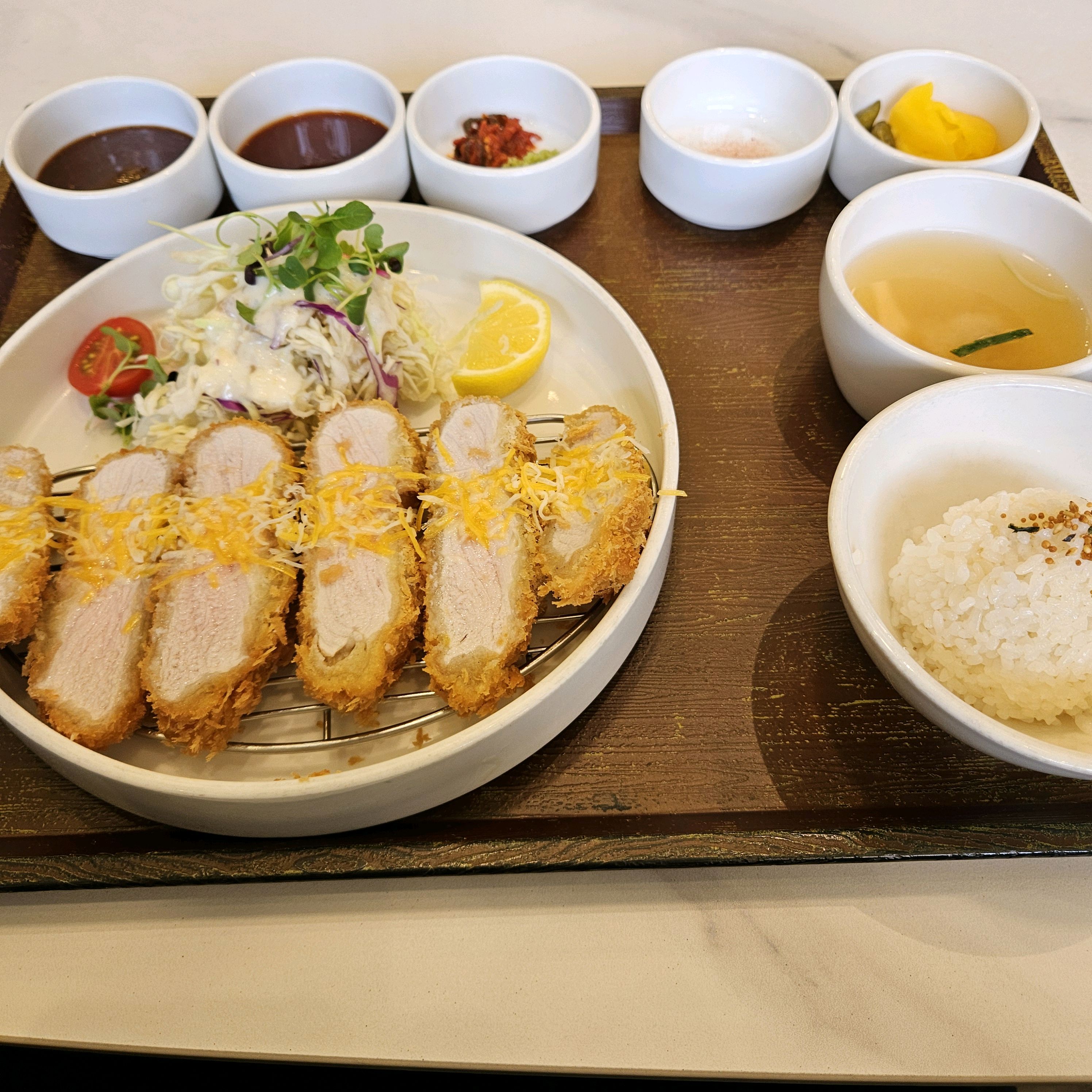 음식도 맛있고... 서빙속도도 빨라요. 왕돈까스 진짜 왕 크네요~~~ㅎㅎ - 대전 맛집 소바카츠 월평선사점