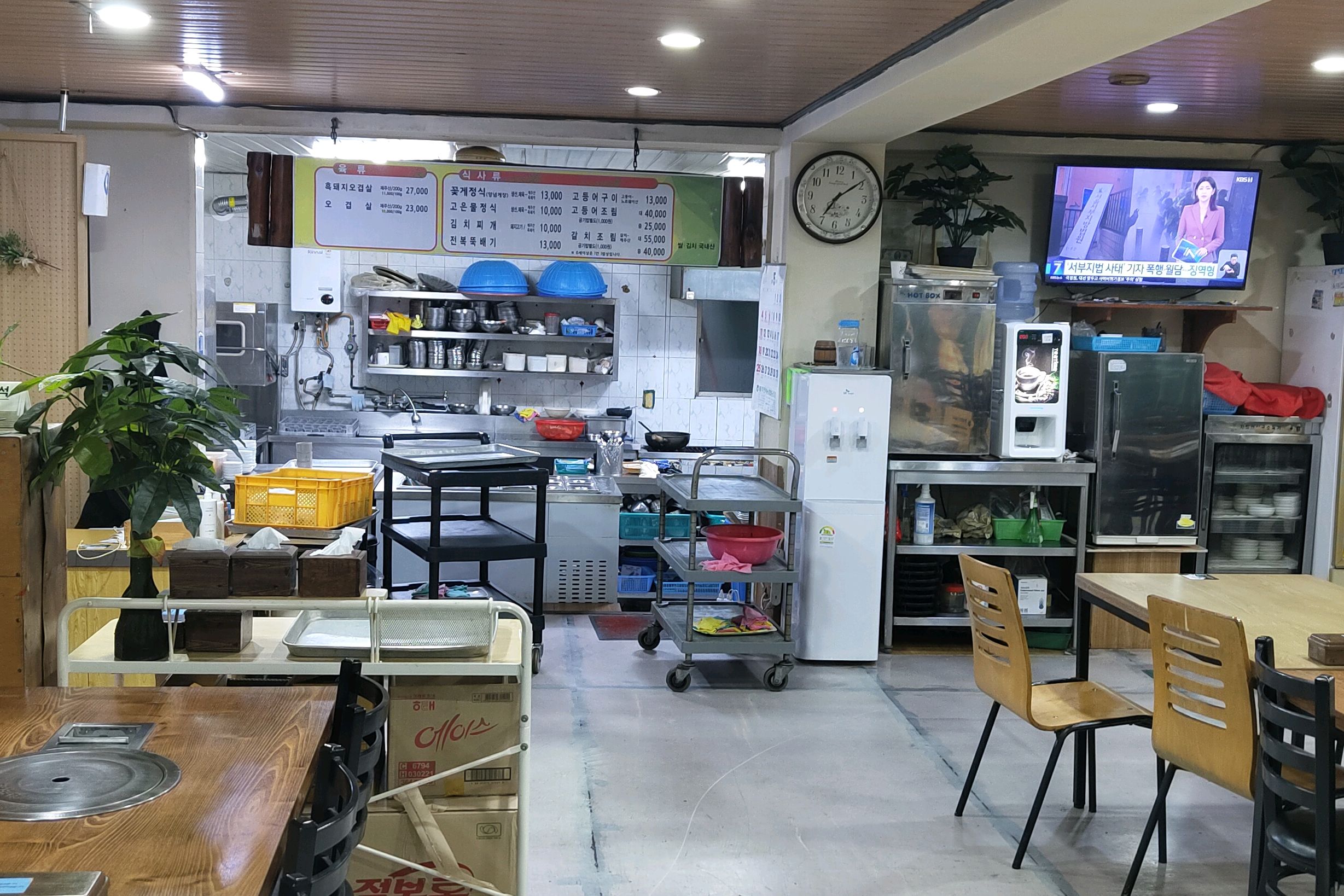 배코팠는데 음식이 빨리 나와 가족들과 식사 했어요 - 제주 맛집 고은물식당 제주산방산점