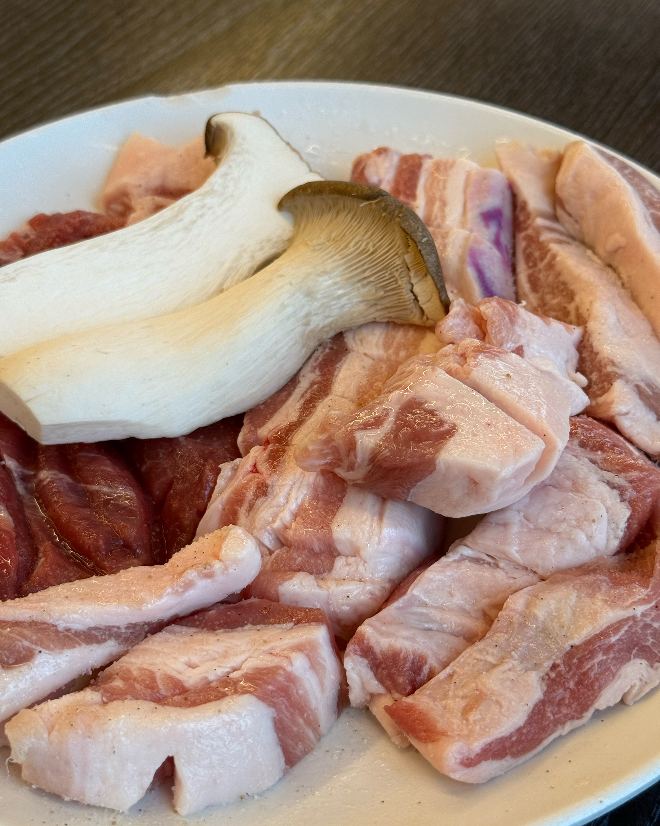 주변 추천받고 들어왔는데 너무 맛있습니다~~!!! 사장님도 너무 친절하시고 김치찌개도 너무
