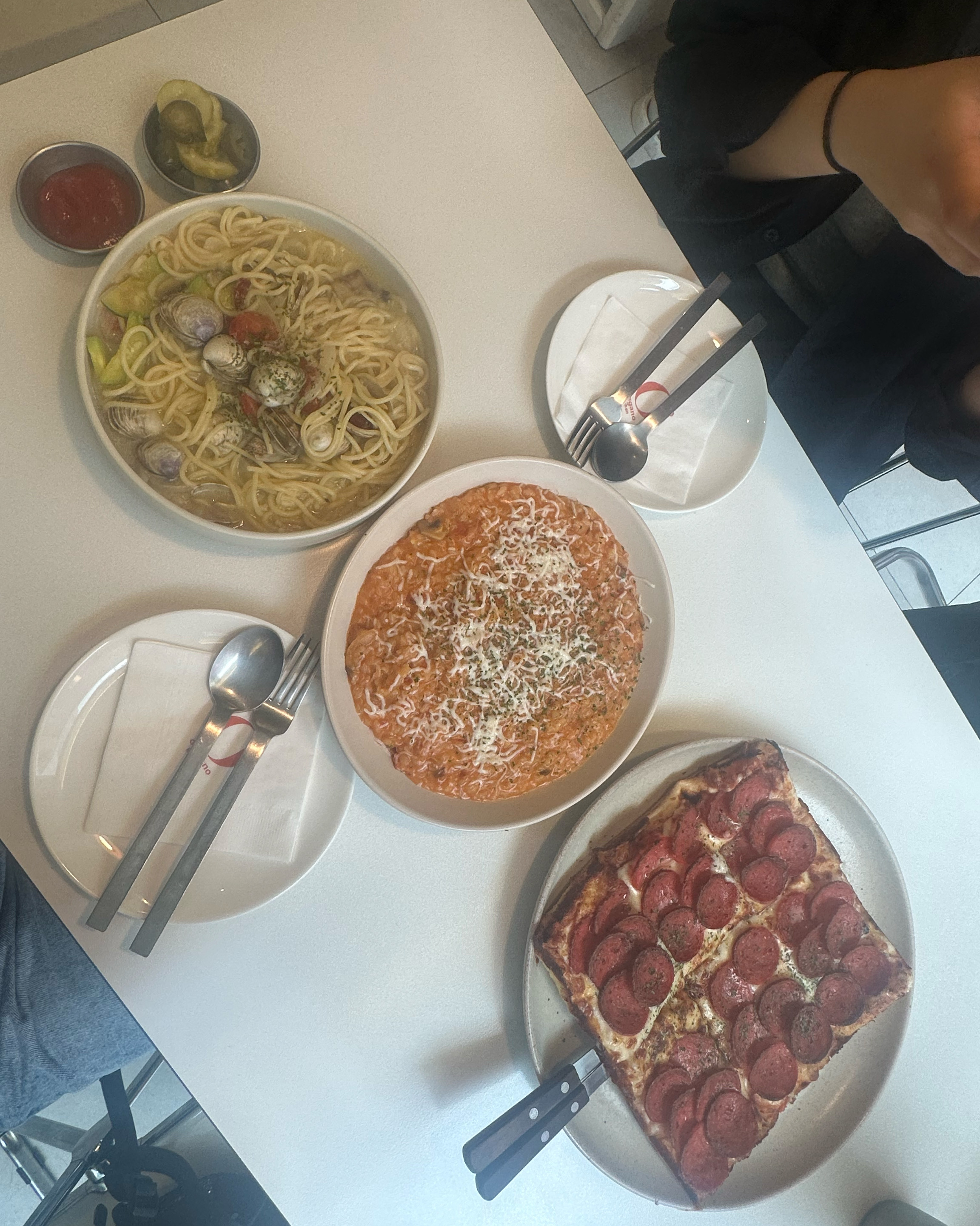 가격도 합리적이고 매장도 넓고 쾌적해요! 직원 분들도 친절하십니다! 덕분에 맛있게 잘 먹었