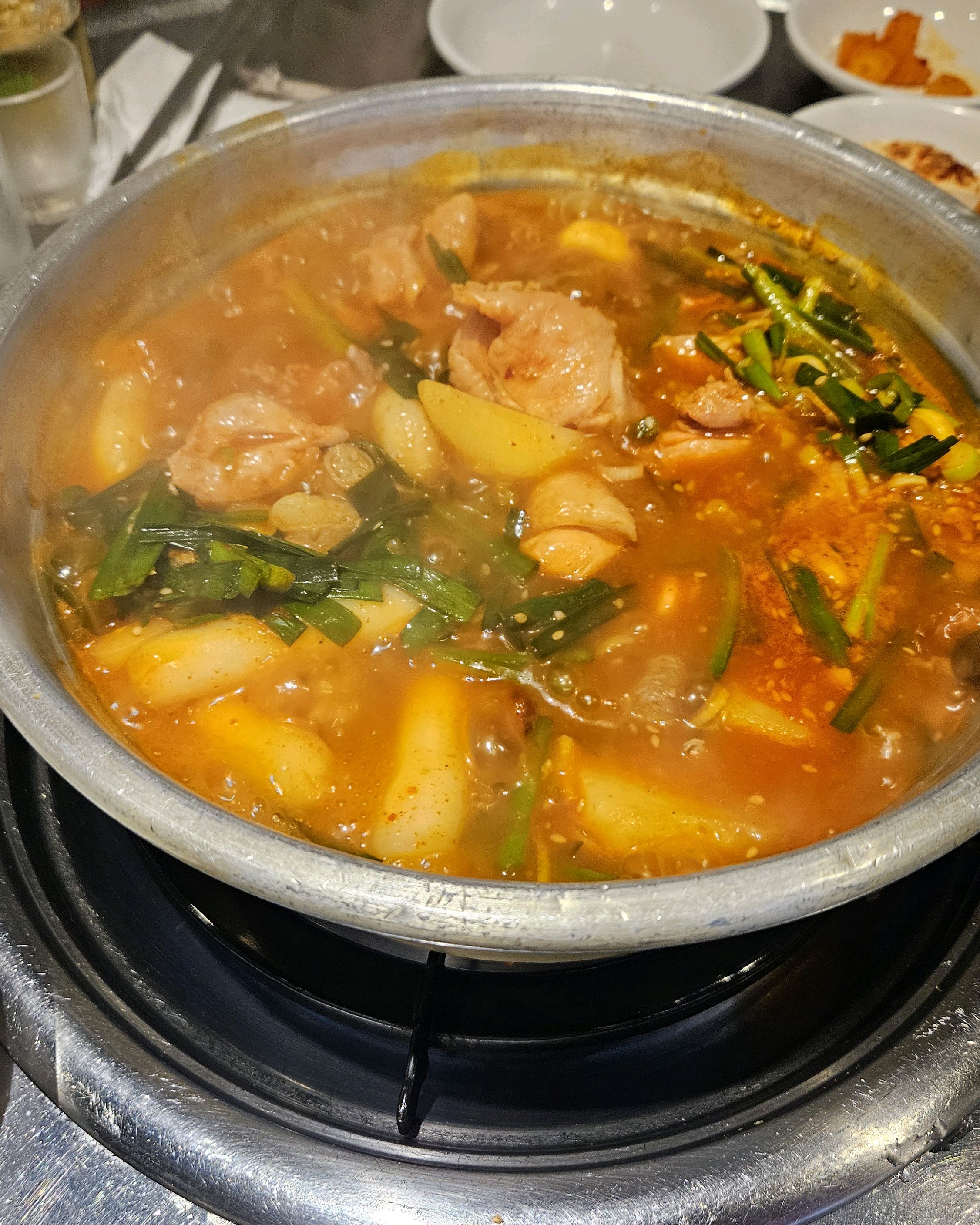 비 오는 오늘 곱도리탕이 땡겨서 검색하다 왔는데 - 종로 맛집 한사발포차 종각점
