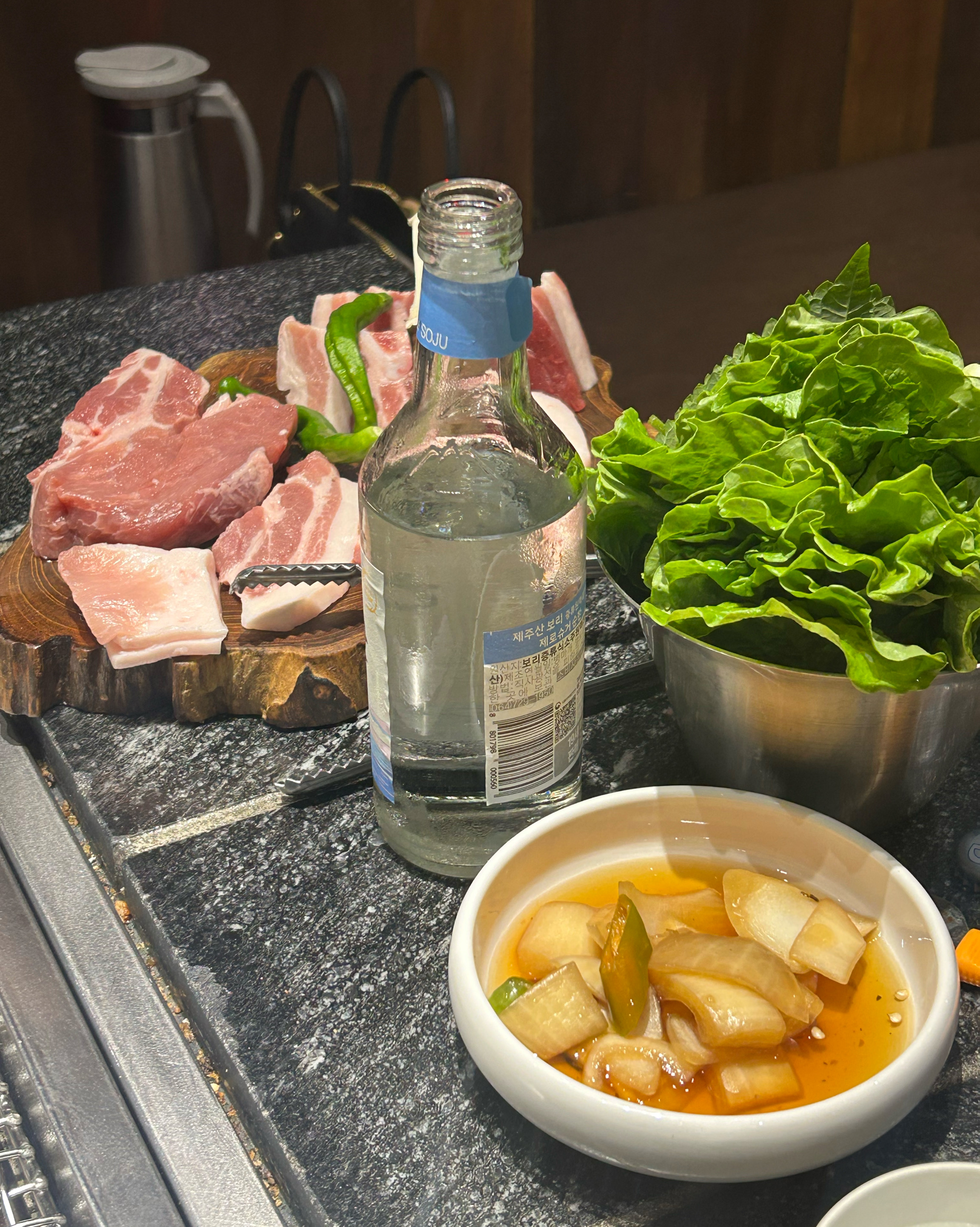 친구들이랑 제주도와서 첫 끼인데 너무 맛있어요!!! - 제주 맛집 신중산간 제주흑돼지 전문점