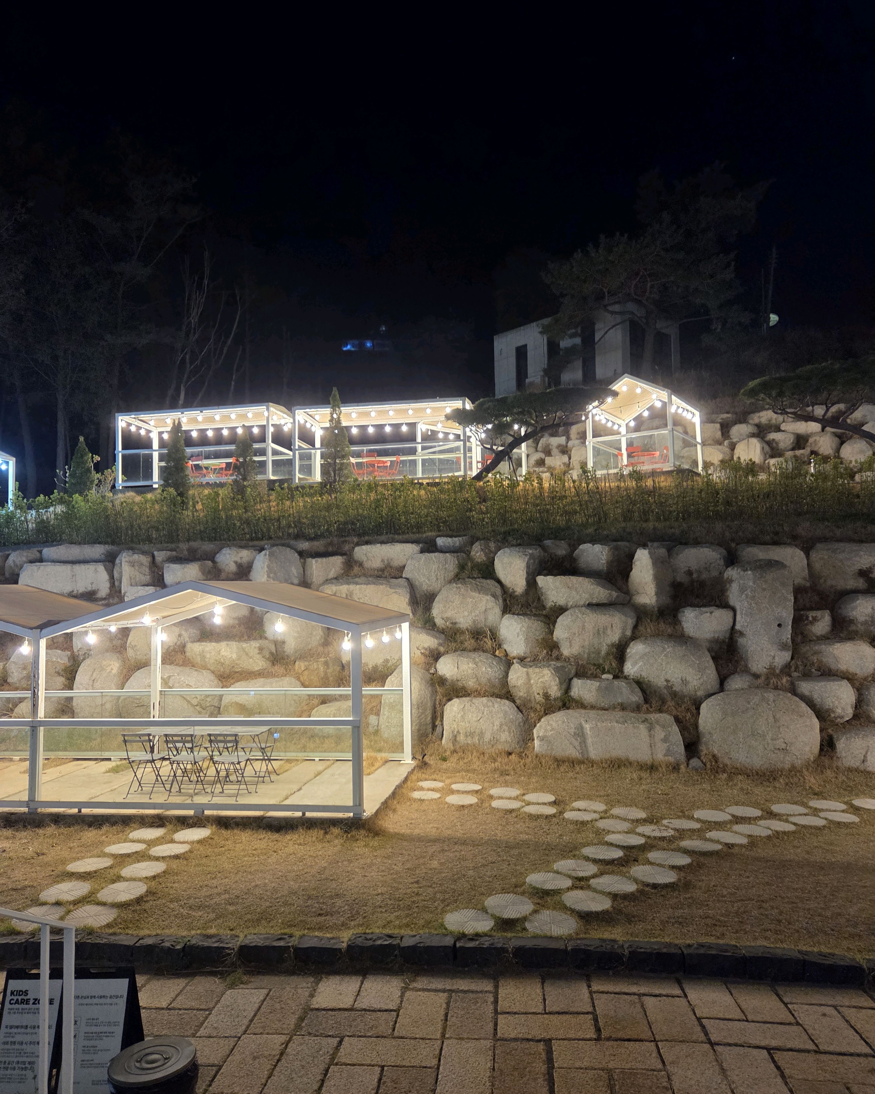 매장이 커요! - 부산기장 두루미 베이커리 카페