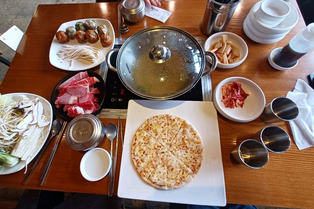 가끔식 생각나면 엄마 모시고 오는데 항상 맛있네요. - 인천 맛집 해가연만두