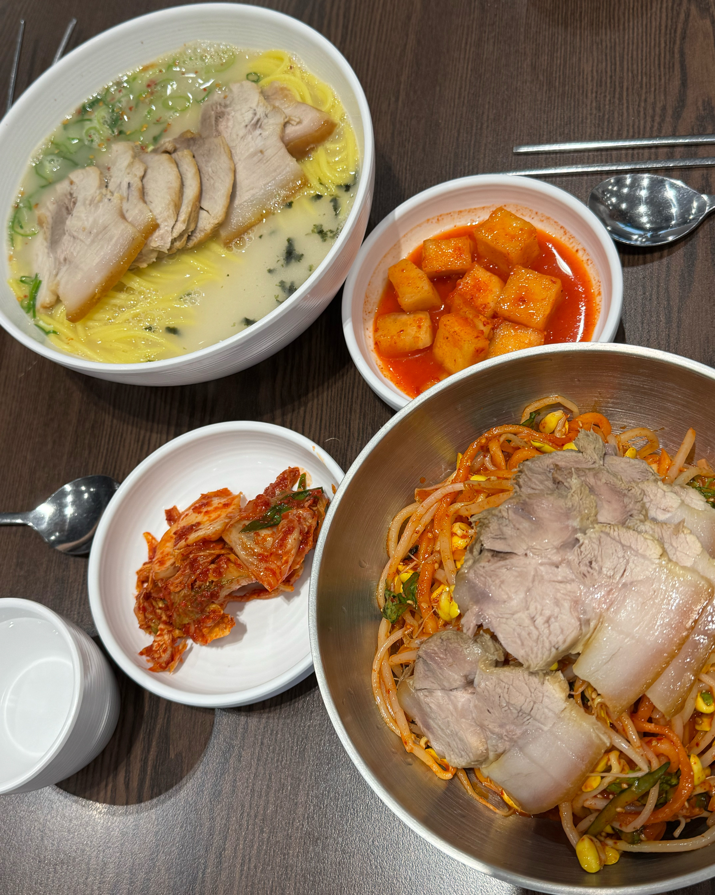고기국수, 비빔국수 맛있음. 아기국수는 무료👍🏻 - 제주 맛집 자매국수