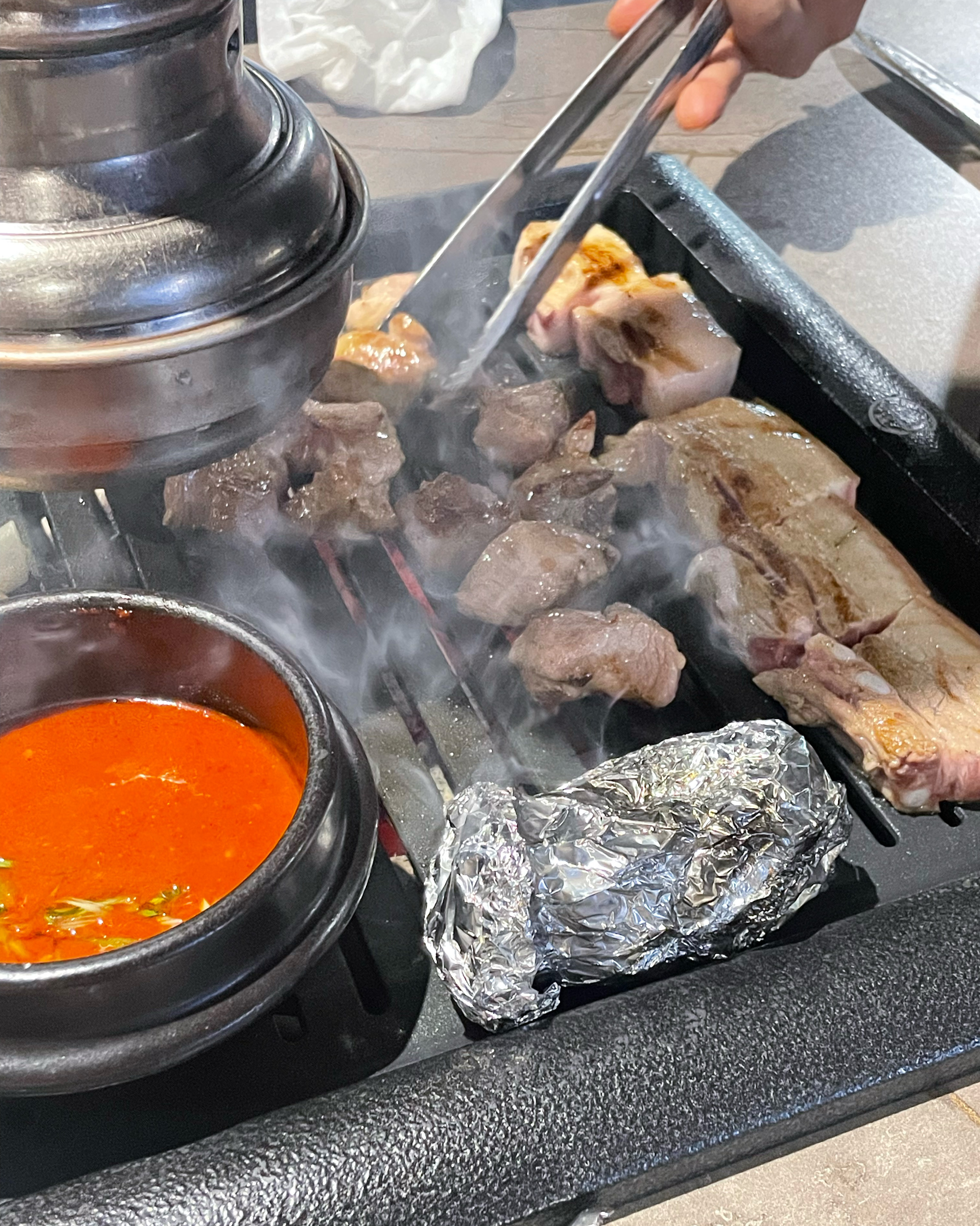 고기 구워주셔서 넘 편하게 먹었어여! 고기도 맛있게 먹었어요. 리뷰이벤트로 찌개 잘 나왔어