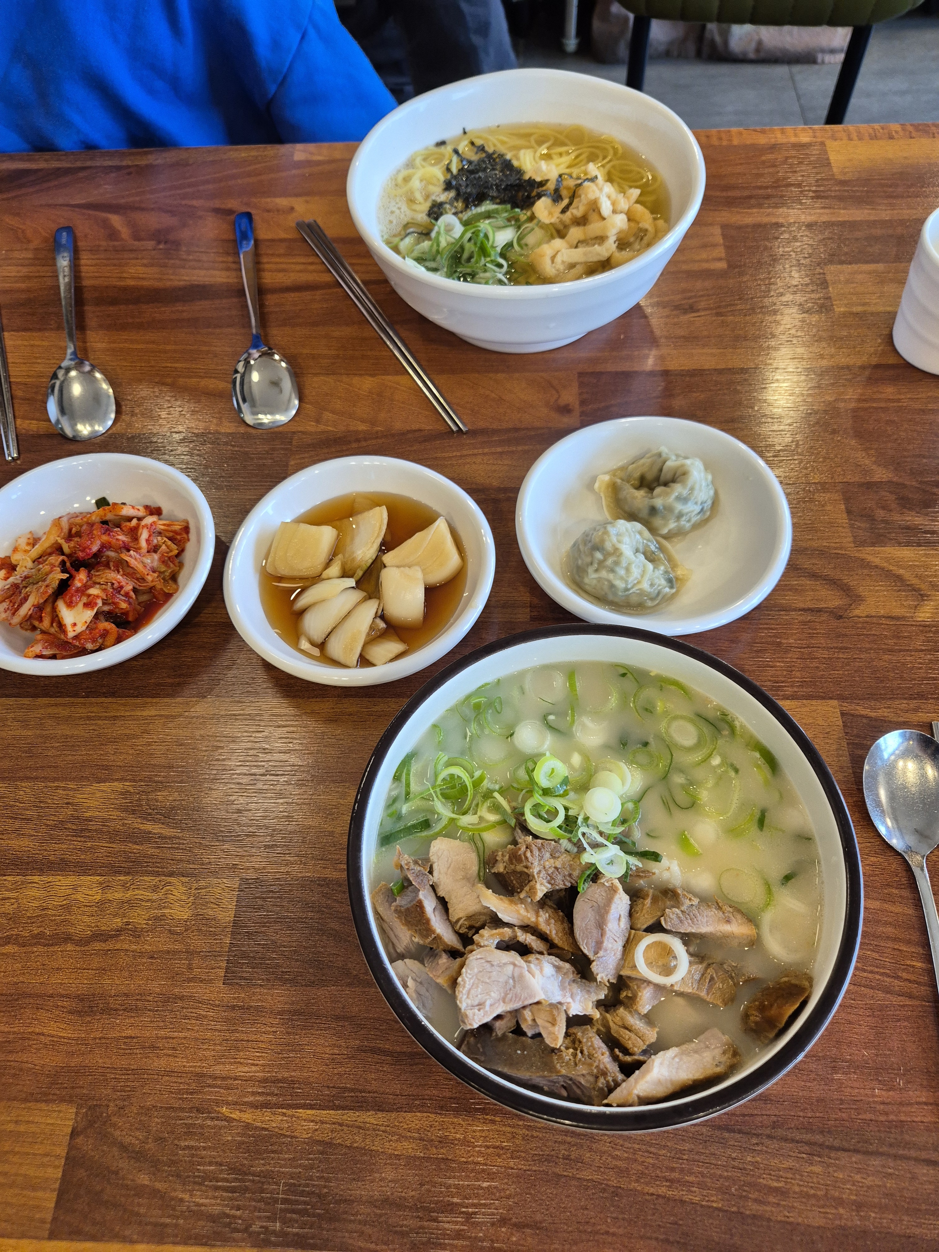 아이와 함께한 제주여행 첫날 아침 - 제주 맛집 언덕집국수