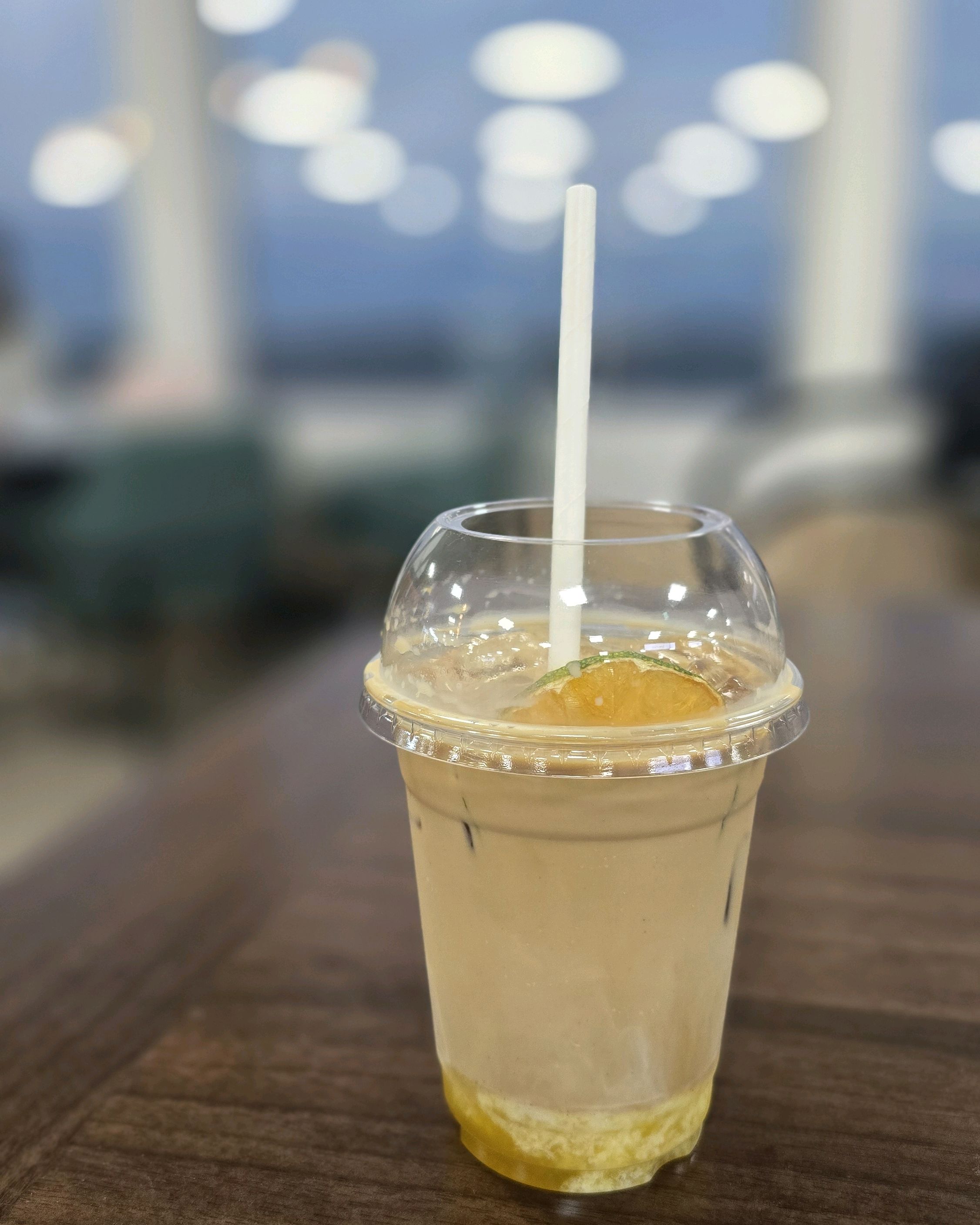 제주에만 있는 귤 라떼  (에스프레소 샷 베이스) - 제주 맛집 폴 바셋 제주공항 국내선점