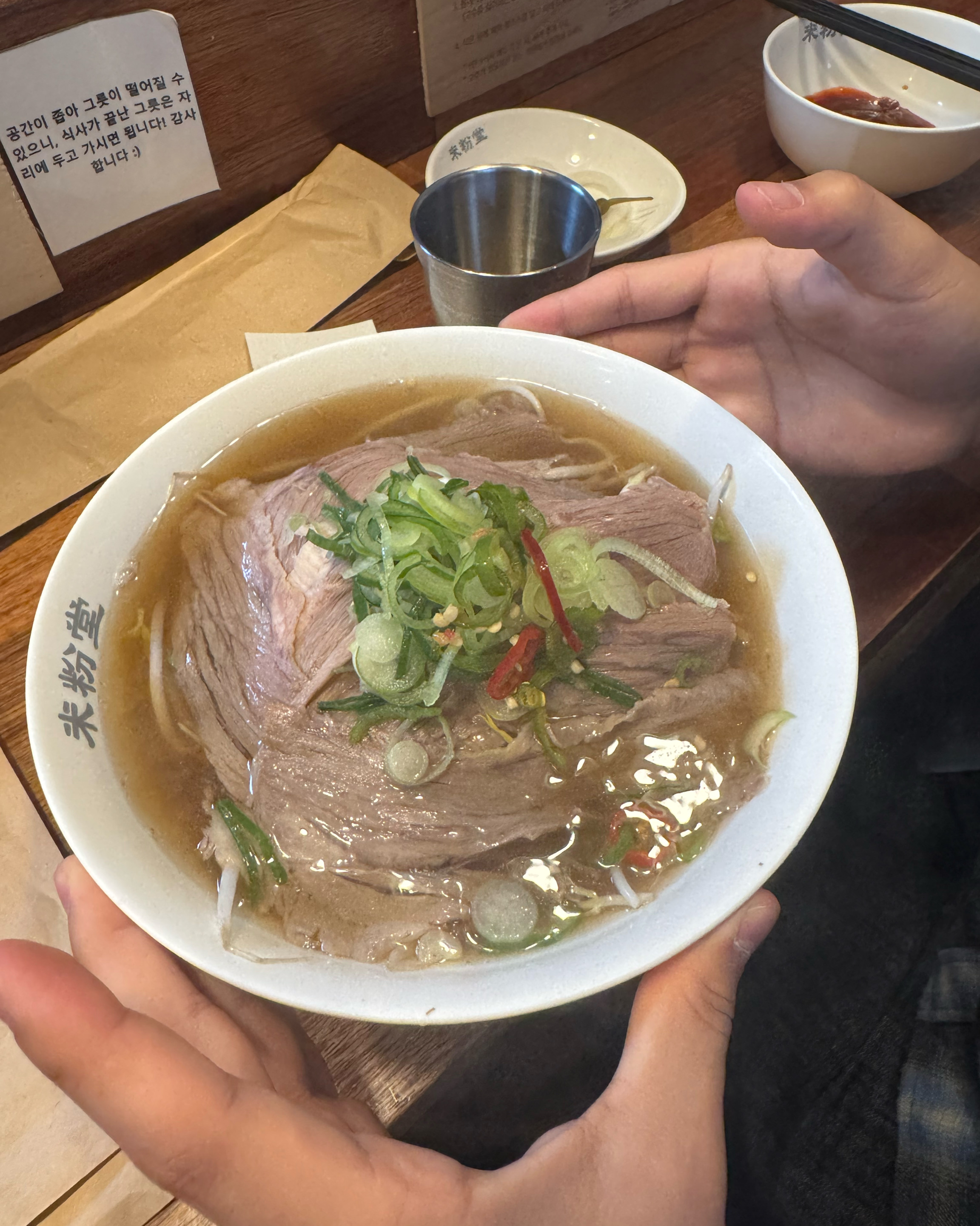 거의 맨날 오는 것 같아요 오늘은 남자친구랑 왔는데 너무 맛있대요 먹어본 쌀국수중 일등이라