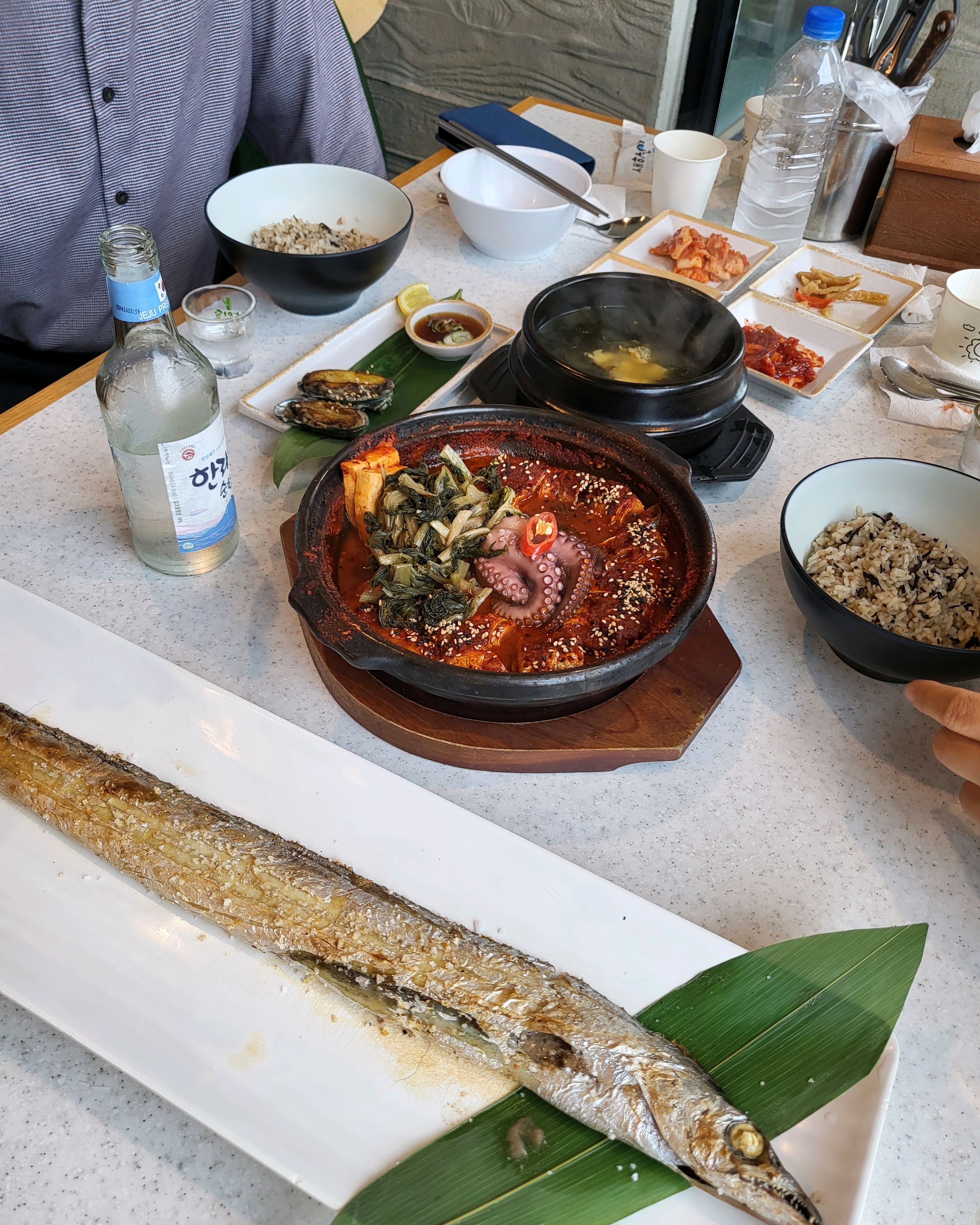 계산하는 여성 분( 50-60대 ) 손님 응대방식 좀 바꾸셔야 할 것 같아요 - 제주 맛집 갈치바다 애월점