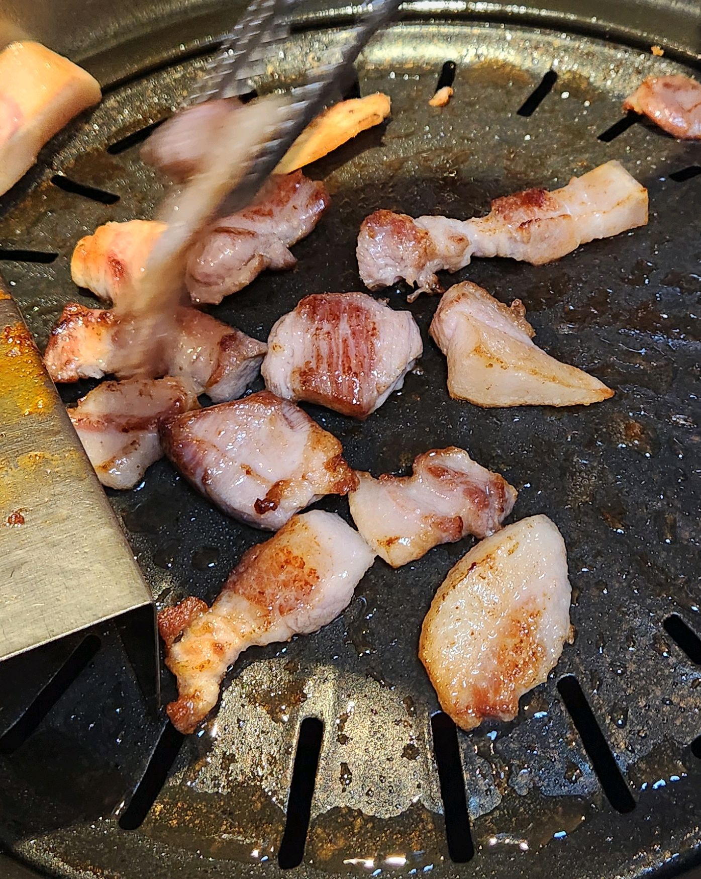 친구들하고 맛있는 고기 먹으러 오시면 추천입니다!! - 대구 맛집 돈모닝 수성못 본점