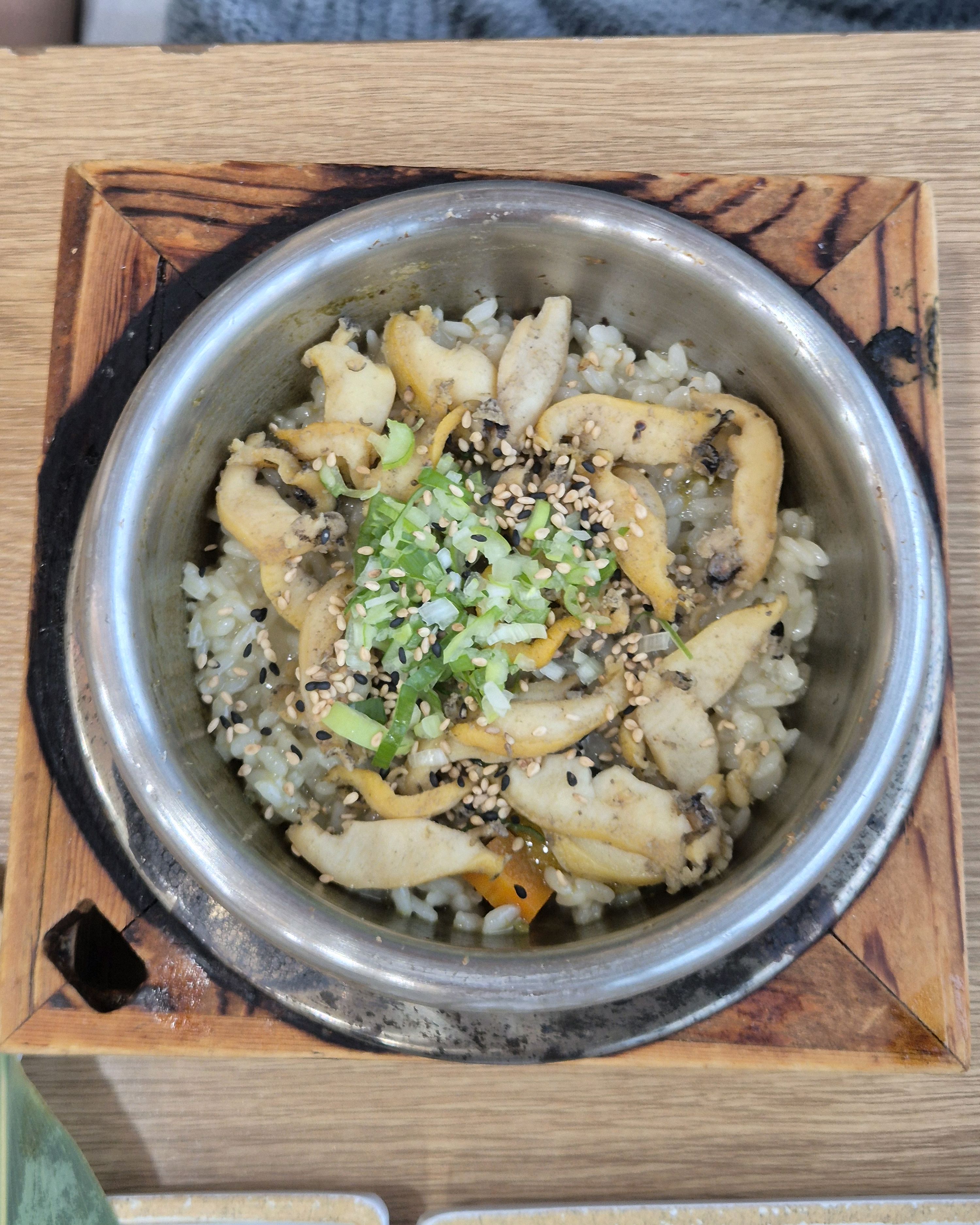 제주도 도착해서 처음 먹은 음식인데 넘 맛있어요! 깔끔하고 직원분들도 친절해요 ㅎㅎ 다음에