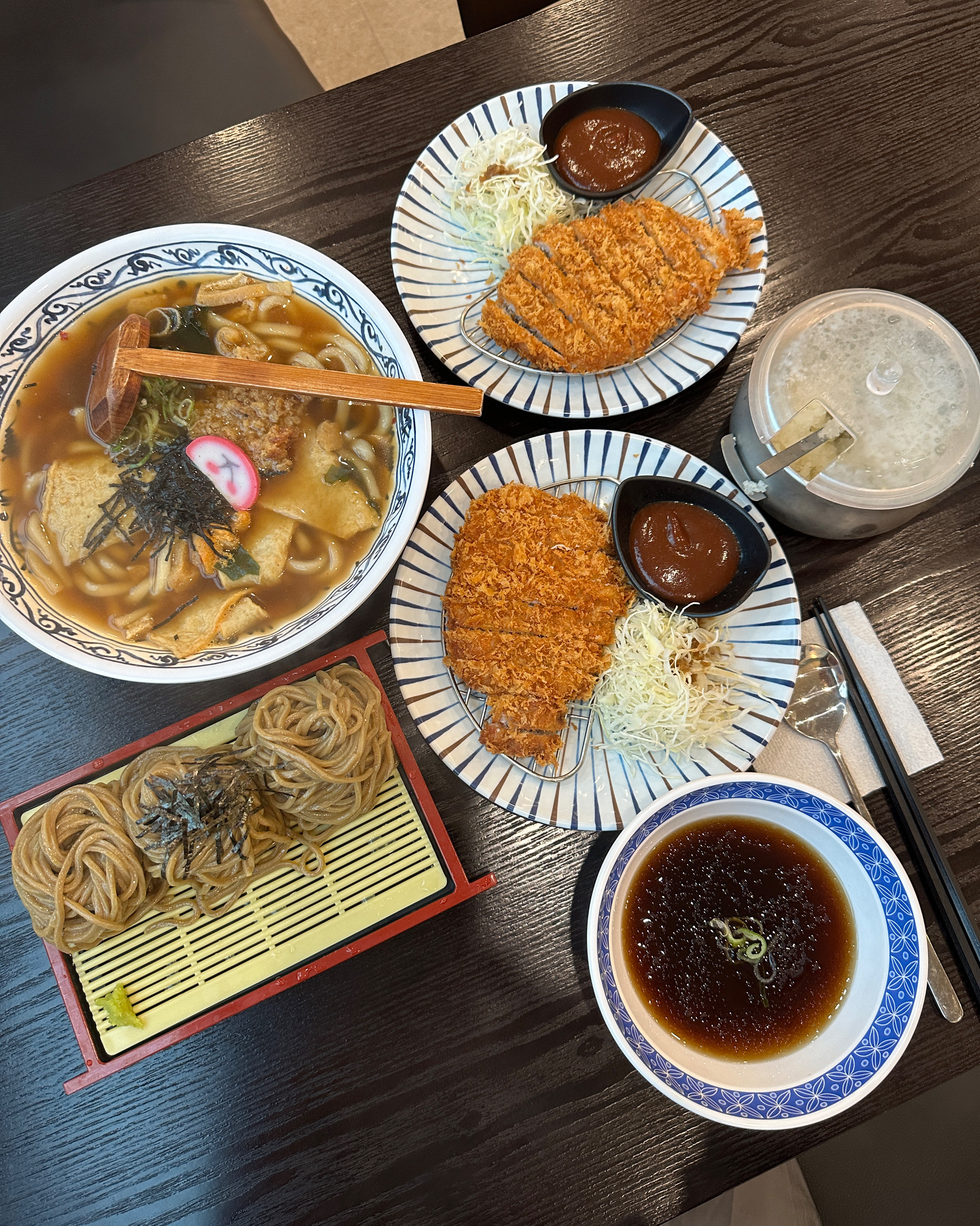메밀면이 엄청 쫀득해서 맛있구 돈까스추가 가성비도 좋아요!! 우동면도 엄청 쫄깃해서 맛있습