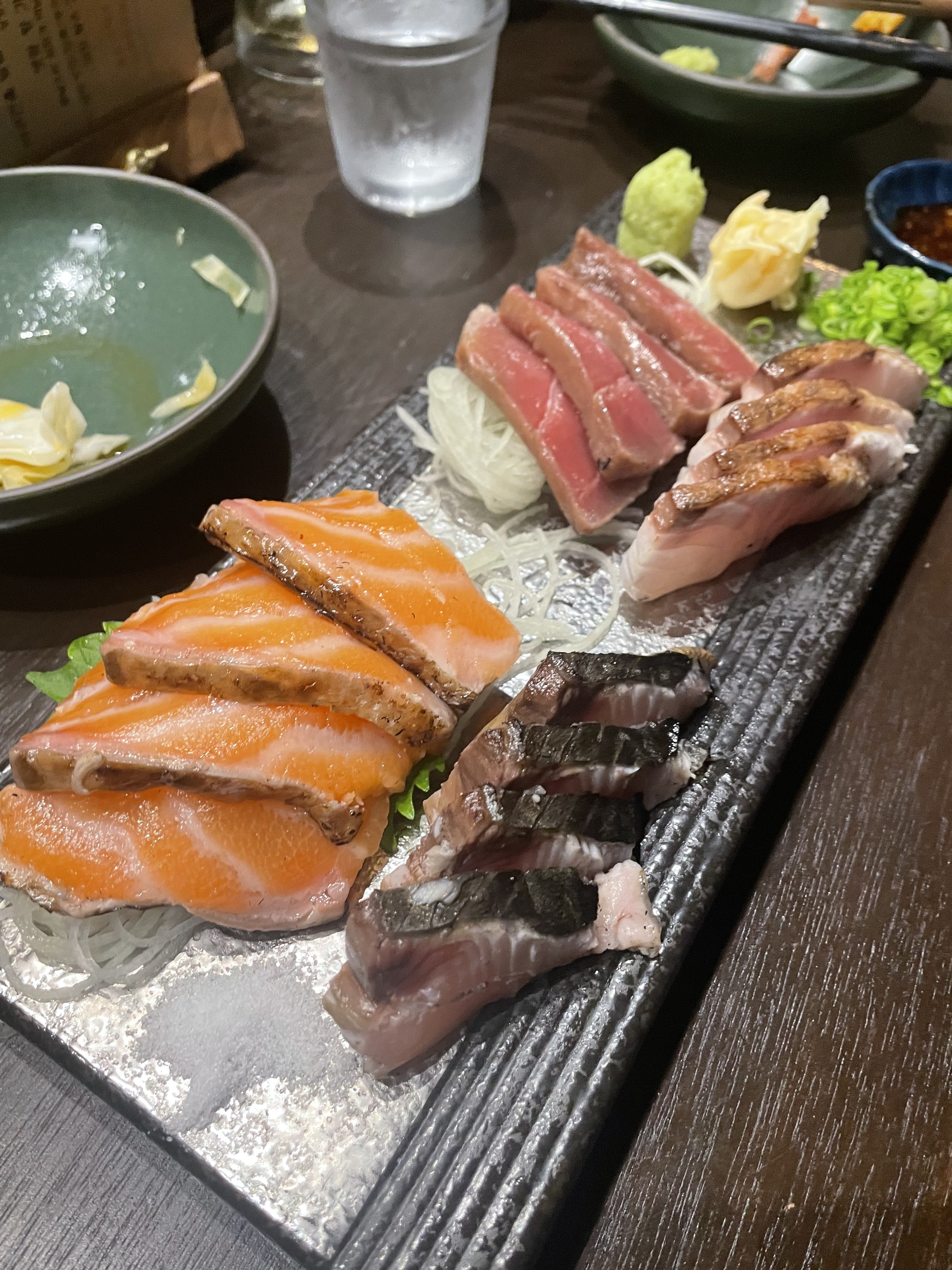 우우와 진따 맛맀러요 타다키 시키명 앞에서 짚불쇼도 볼 수 있러요 훈연맛이 지립니더 또올거