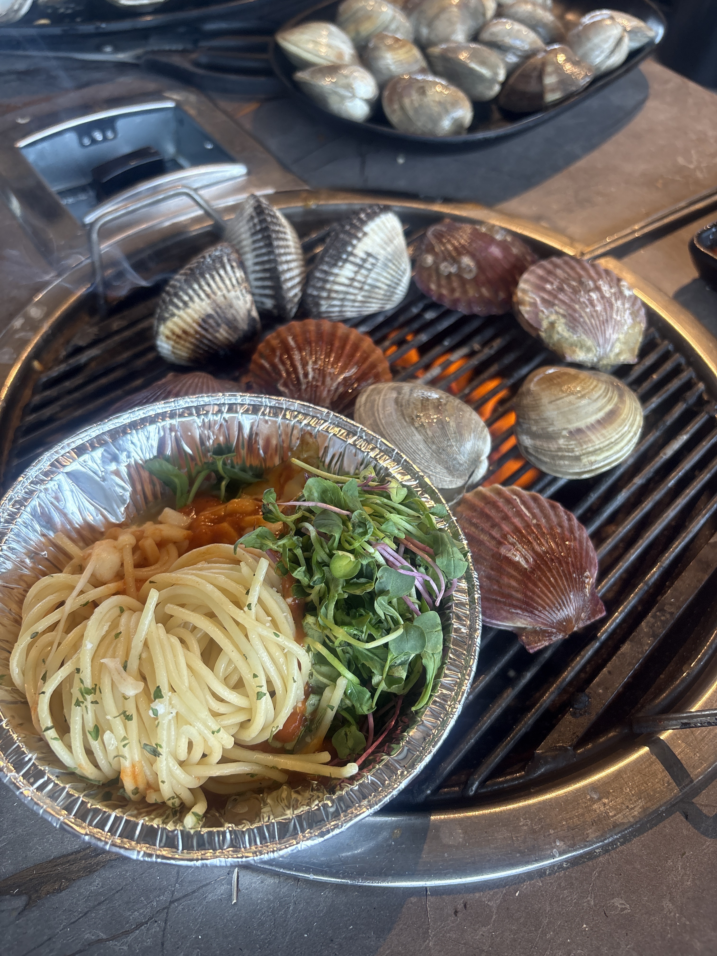 바다 보이고, 배부르게 맛나게 먹어서 만족합니다! - 인천 맛집 청춘조개 을왕리본점