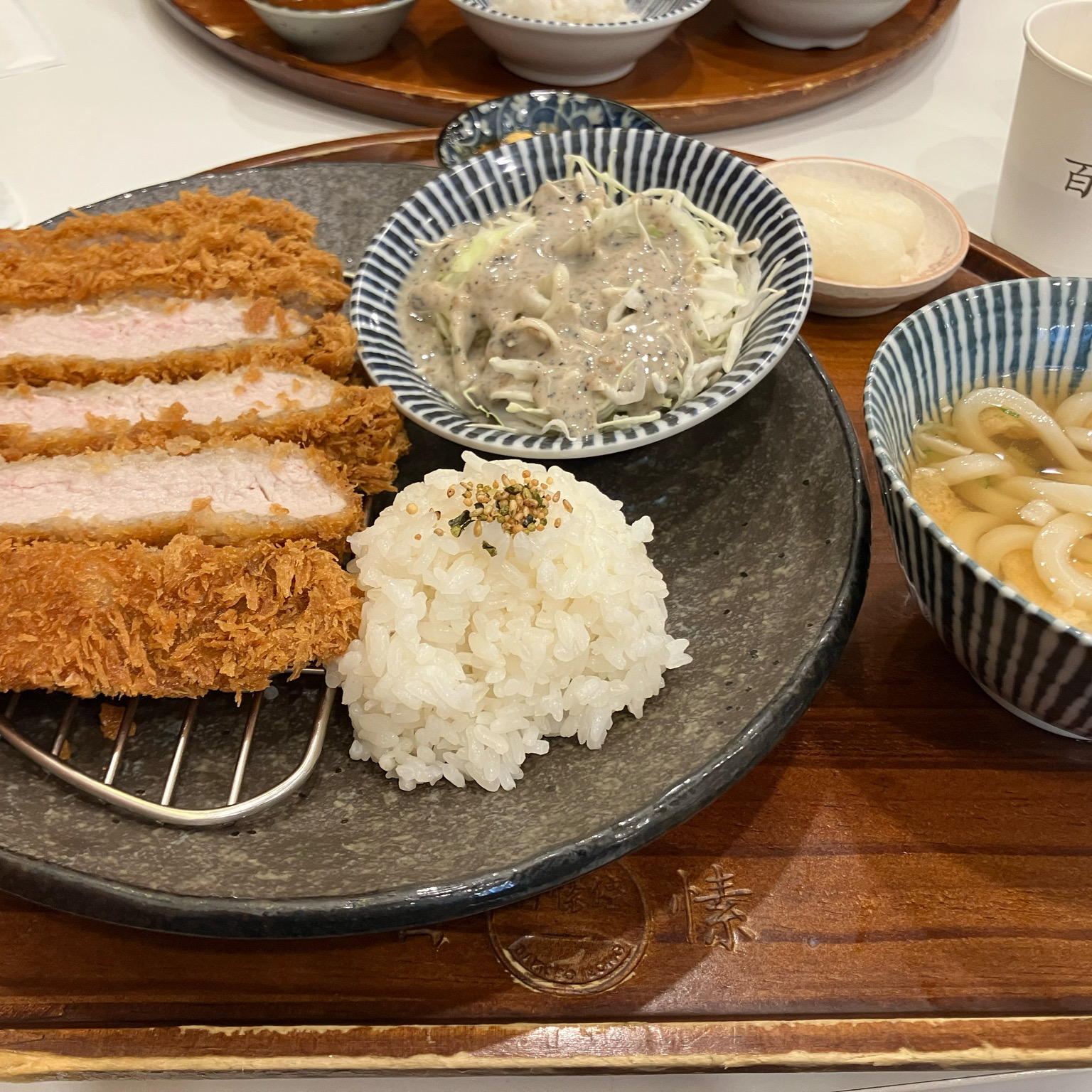 돈까스가 맛있어요 ~~ 다음에 친구들이랑 또 올거같아요 :) - 신촌 맛집 백소정 신촌점