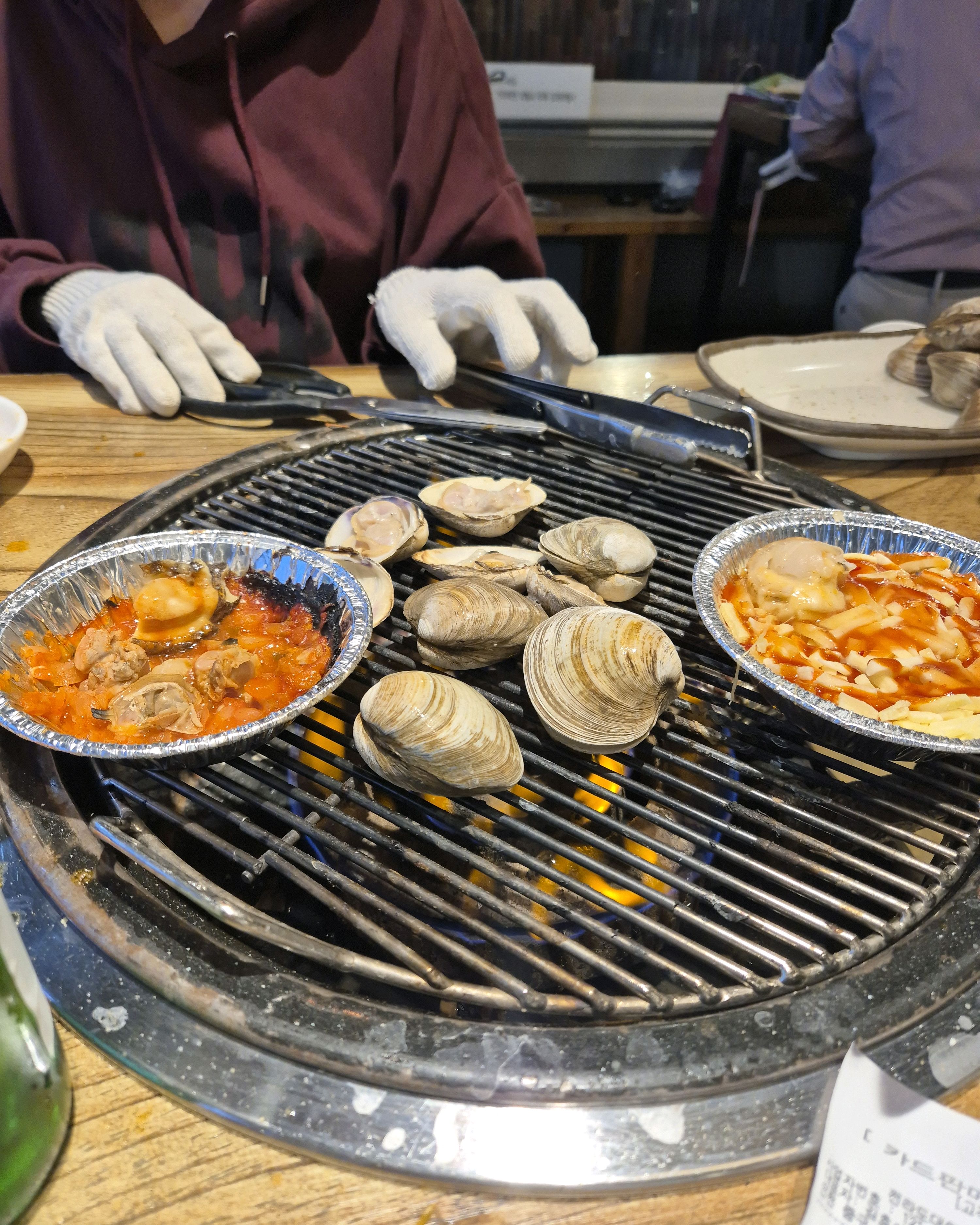 벌써 두번째 방문!! 평소엔 항상 만석이라 일부러 비오는날 먹으러 왔어요 ㅎㅎ 언제나 맛있