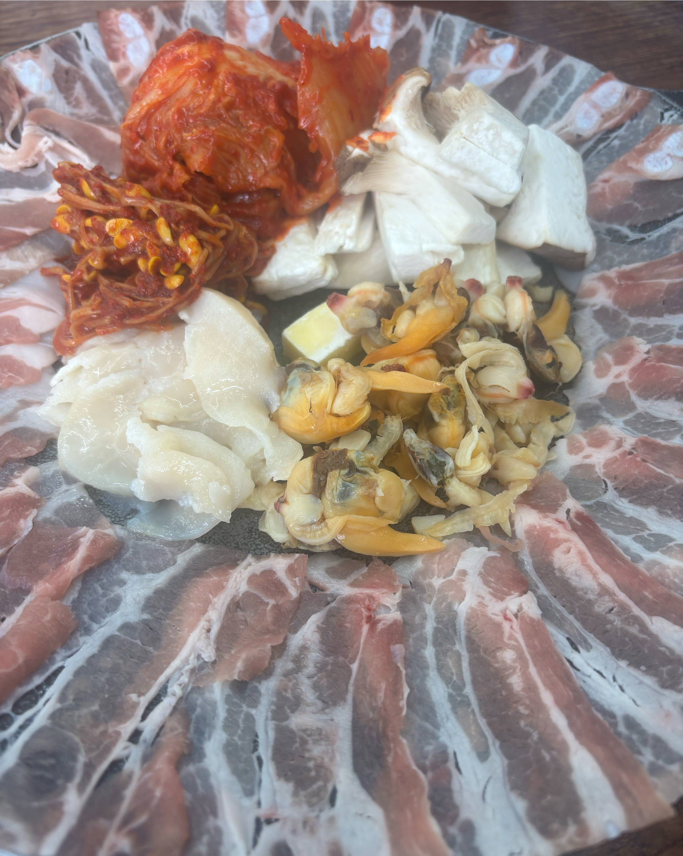 기장 온김에 맛집 찾아보던 중에 갈삼구이가 너무 맛있을 거 같아서 왔는데 너무 맛있네요 칼