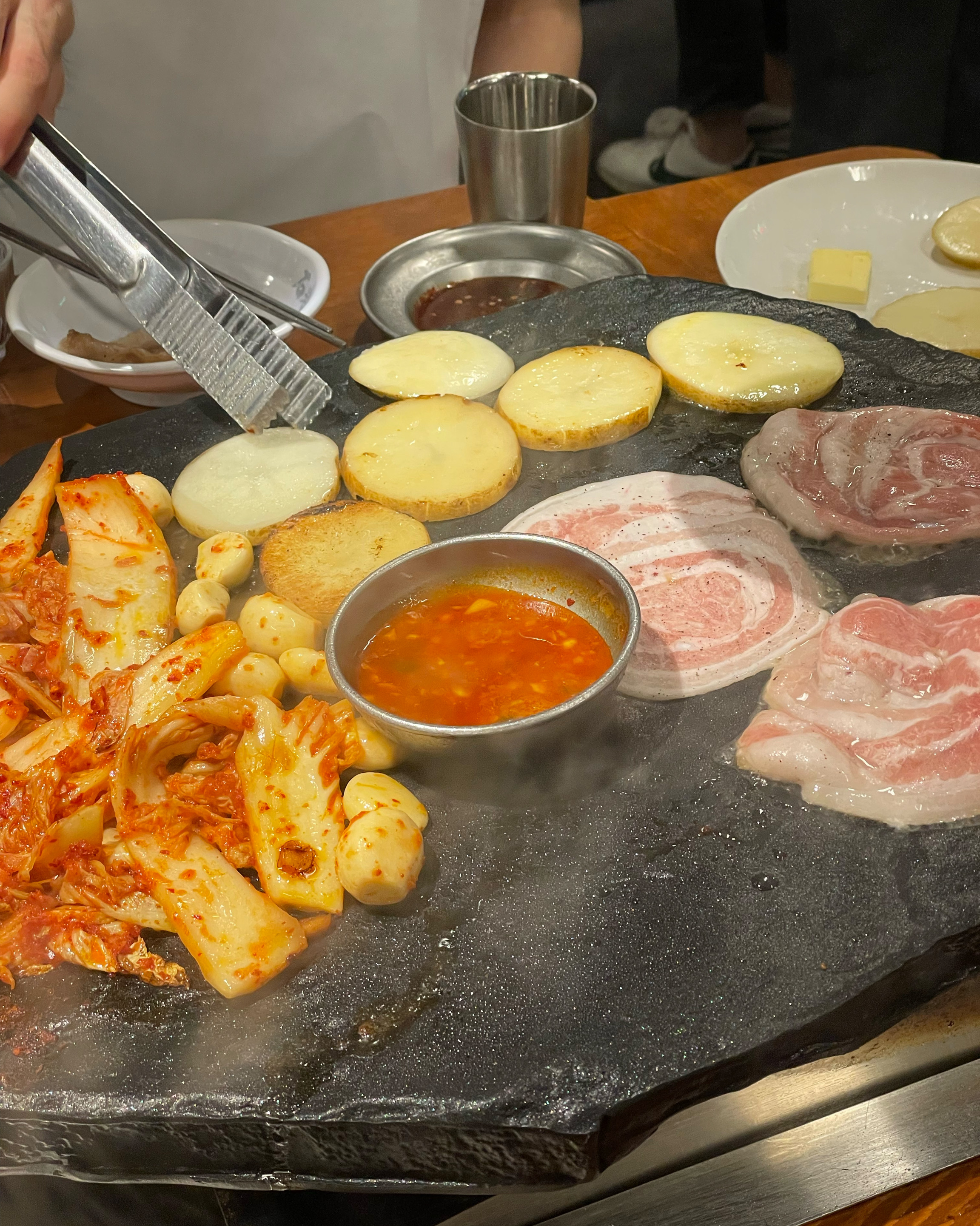 고기가 좋아요 ! 김치랑 같이 먹으니 너무 맛잇네요. - 인천 맛집 석암생소금구이 송도타임스페이스점
