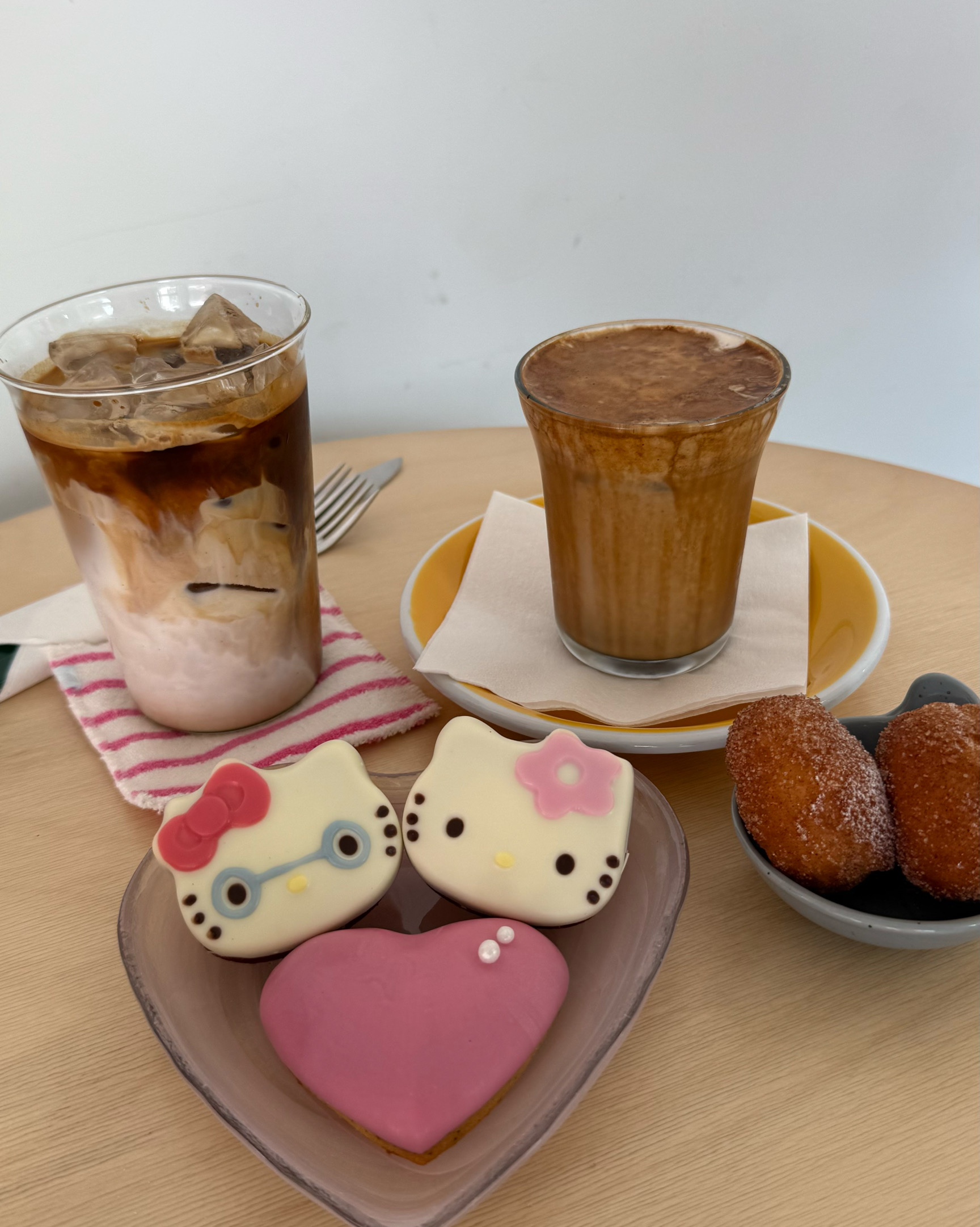 귀여운 키티휘낭시에가 있어요 - 대구 맛집 투핸즈투