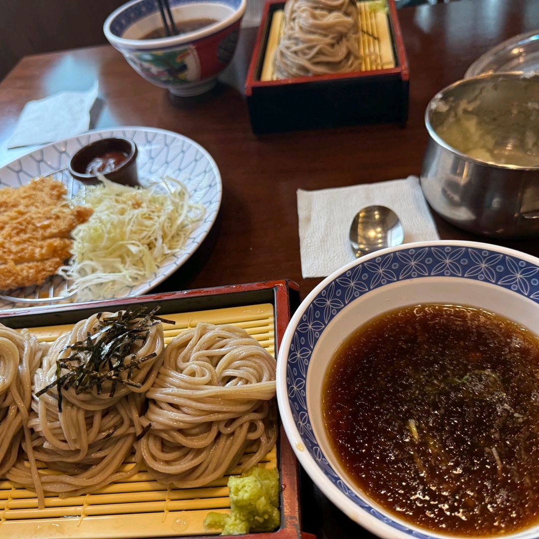 첫 방문인데 면 쫄깃하고 맛있네요 - 광명 밤일마을 맛집 삼동소바 광명직영점