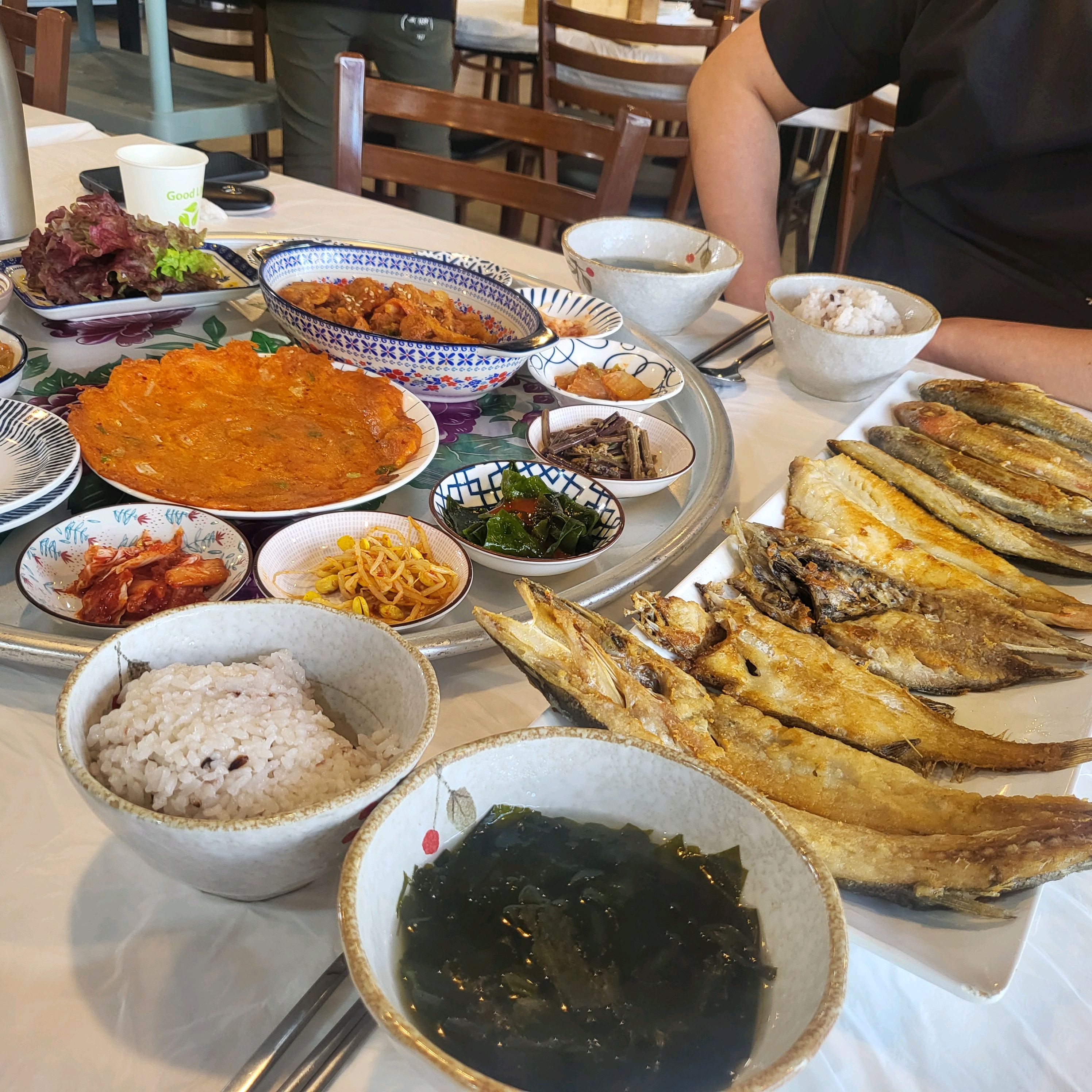와 배터져요 !진짜맛있어요 종류대로 생선구이먹을수있어서 너무좋네요 - 제주 맛집 제주할망밥상 애월점