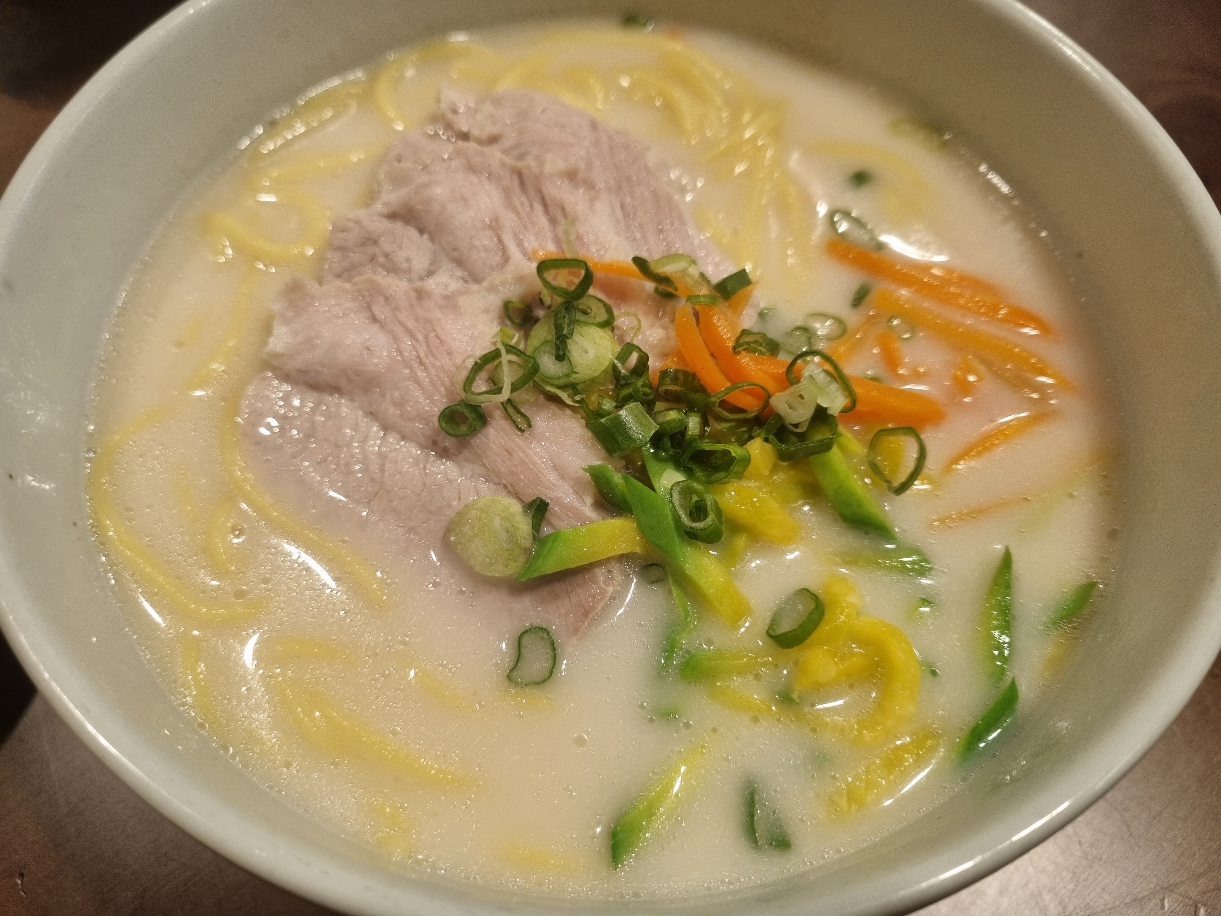 돼지고기 산적구이가 다른 고기국수집에는 없는 메뉴같은데 제일 맛있게 먹었어요~~ 매장이 깔