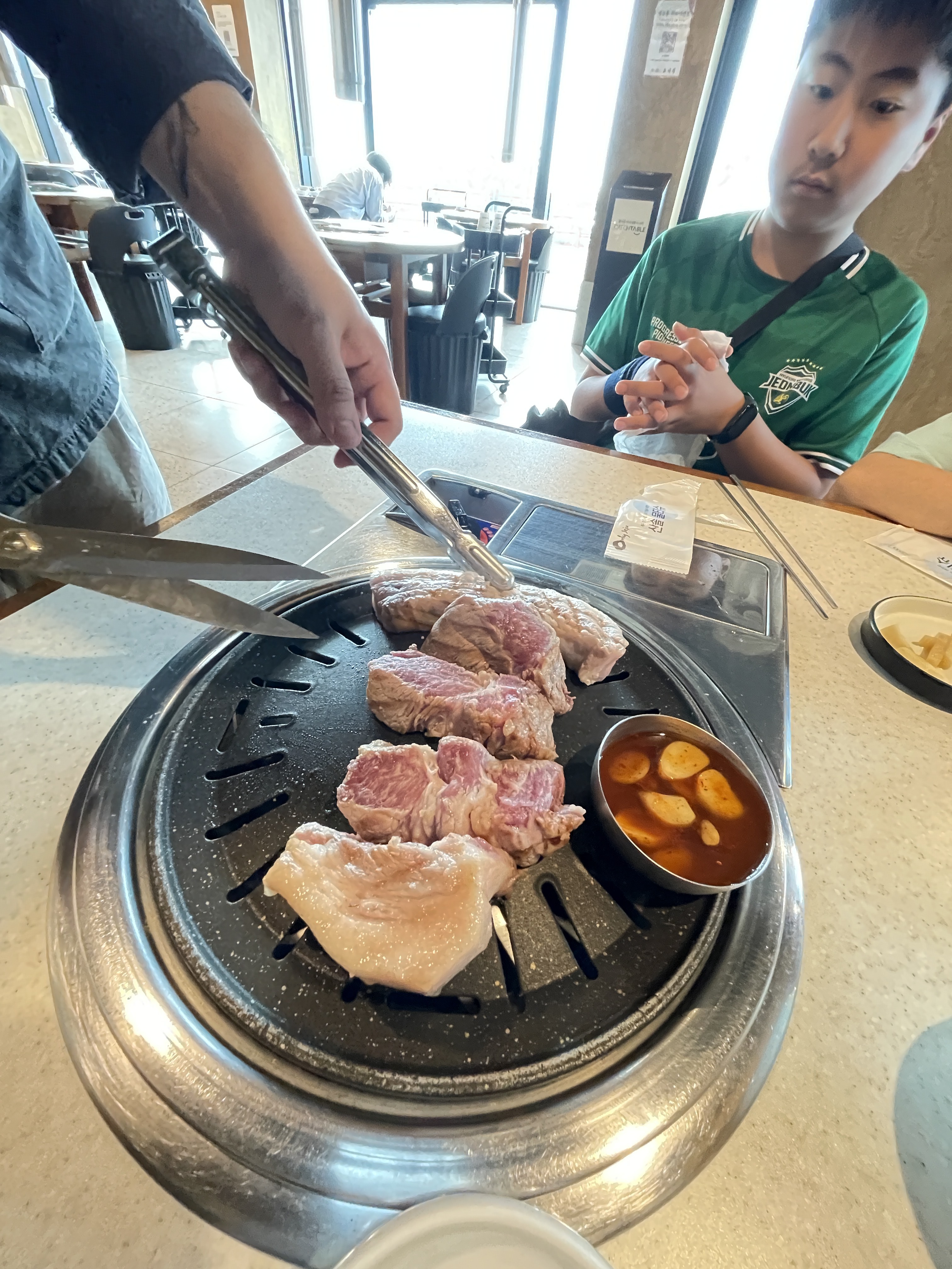 고기도 맛있고 반찬도 맛있고 - 제주 맛집 고이정 애월흑돼지 보리짚불구이