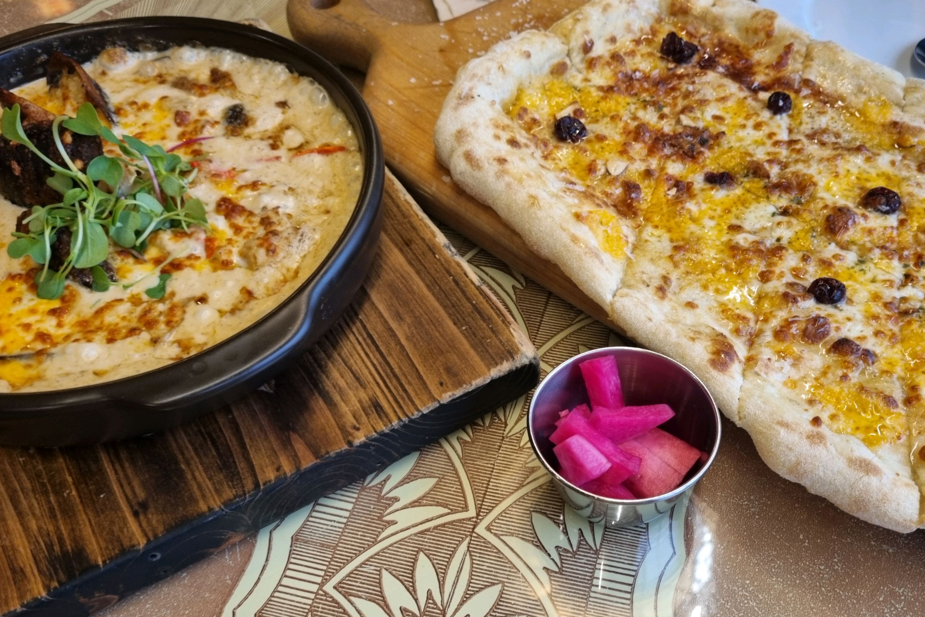 직원 분들도 친절하고, 인테리어도 멋지고, 음식도 맛있고, 여자친구랑 오길 잘 했어요. 나
