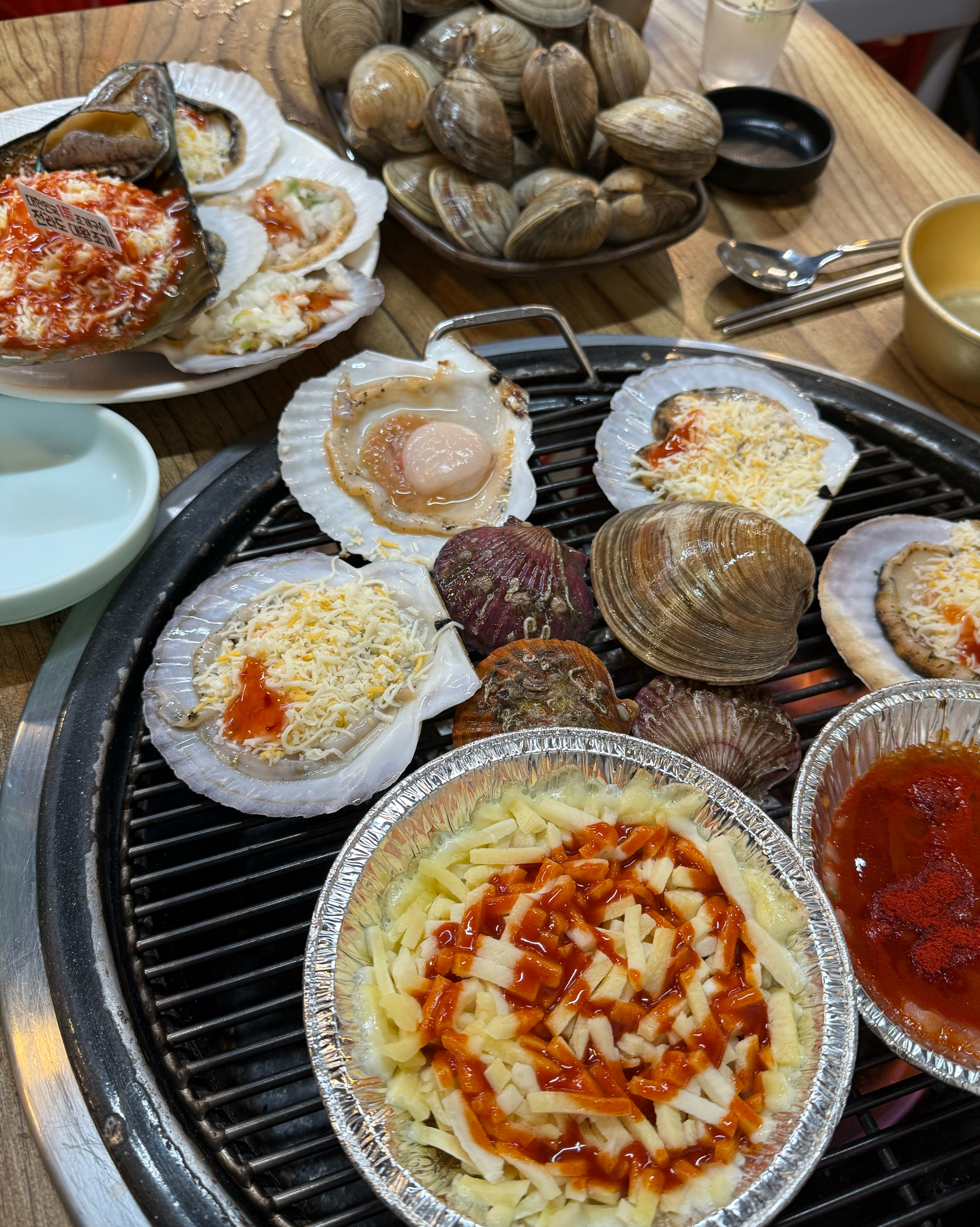 오랜만에 월미도 놀러왔는데 전라도 사람으로써 전라도 대왕조개구이 이름에 끌려 우연히 들어왔