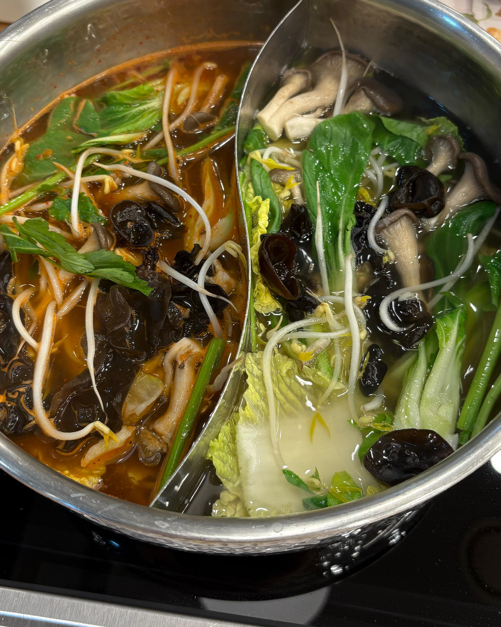 매장이 청결하고 맛있는 음식들이 많아요! - 인천 맛집 샤브올데이 영종운서운남점