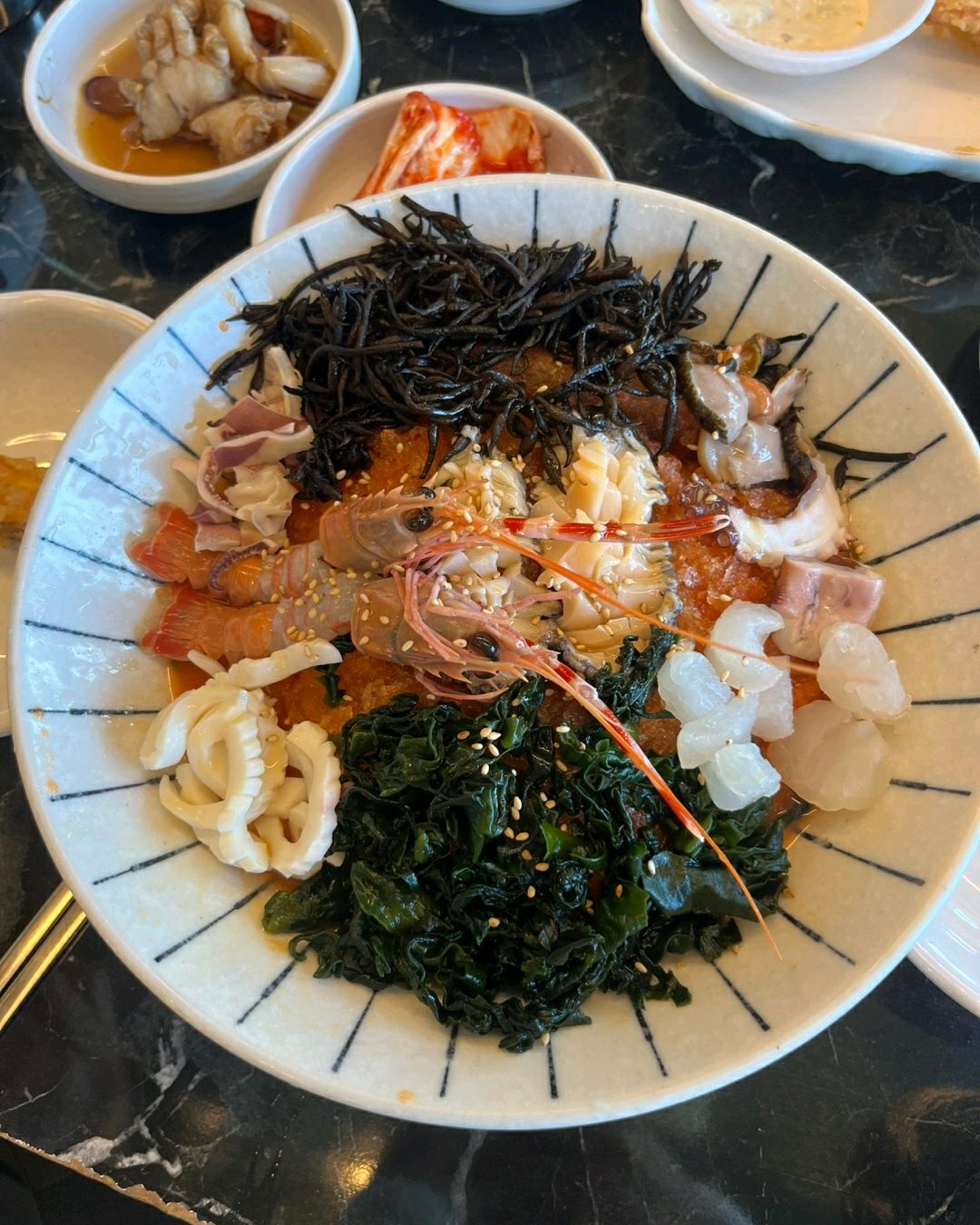 제주에 결혼식때문에 아침일찍 밥도 못먹고와서 아저므로 갈치조림 세트로 성인셋이서 배부르고