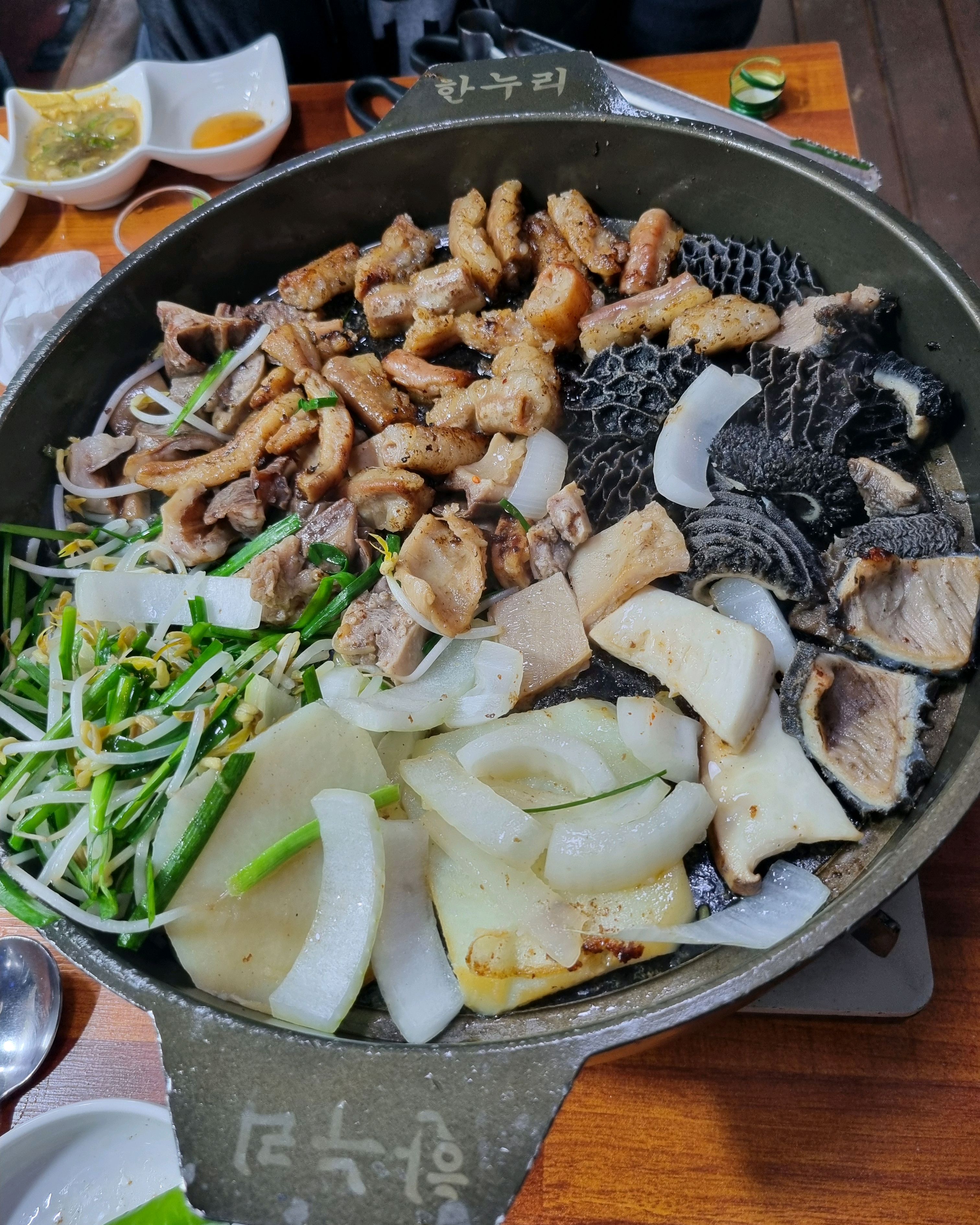 사장님 직원분들 너무너무 친절하세요 바쁘고 힘드신데도 갈때마다 항상 웃고계시고 음식두 너무