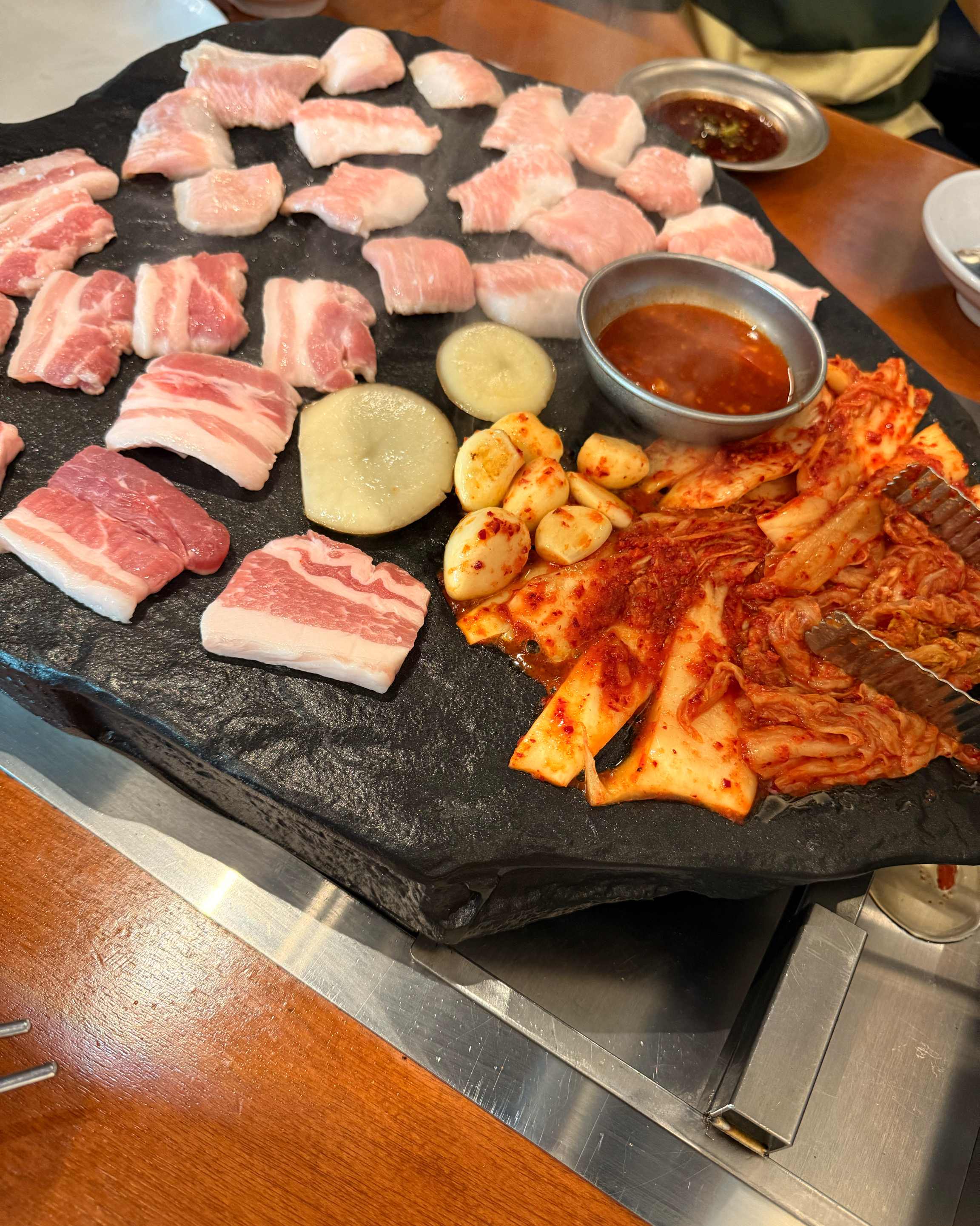 아기랑 왔는데도 넓찍하고 좋아요 - 인천 맛집 석암생소금구이 송도타임스페이스점