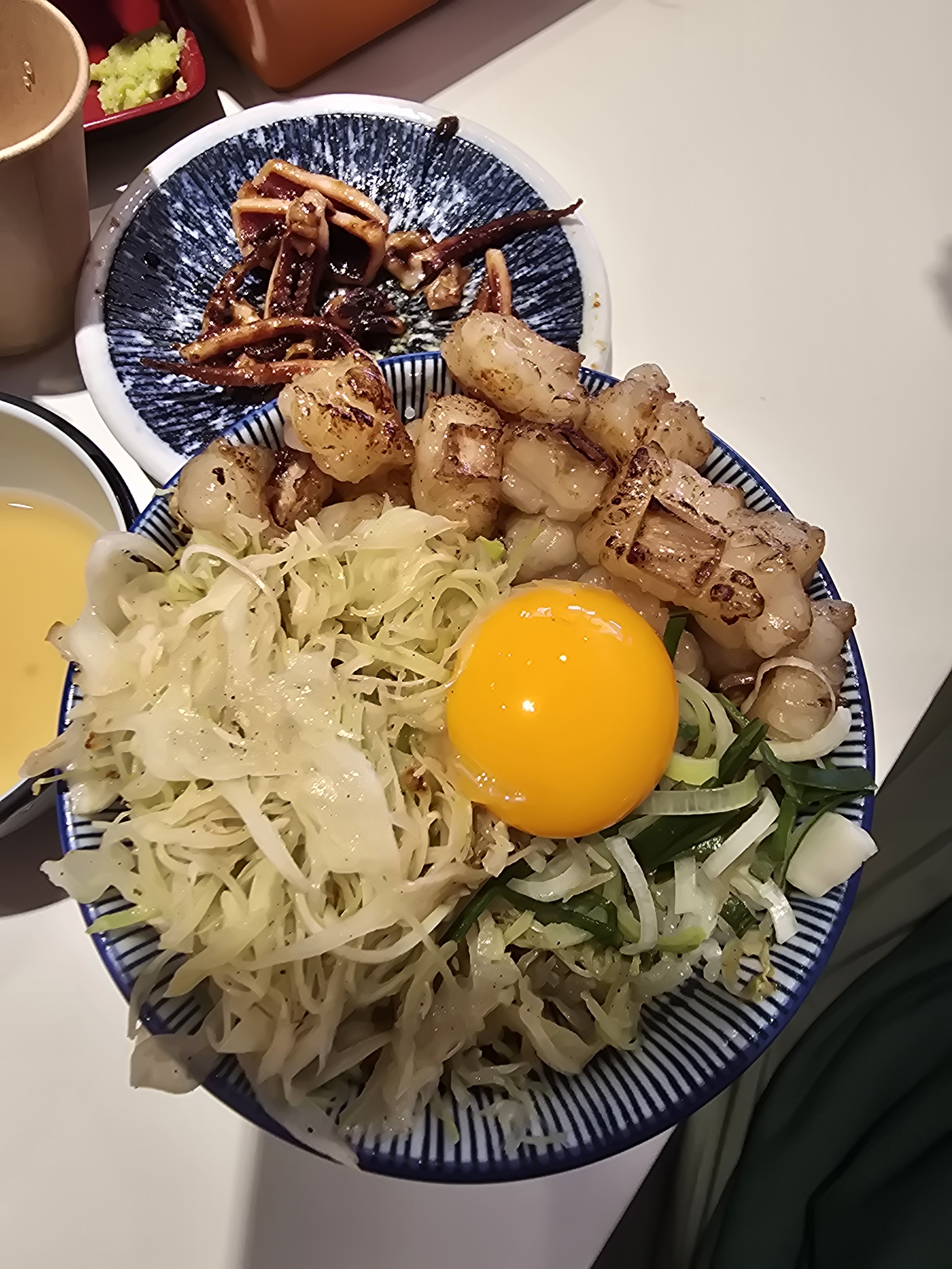 부모님과함께 왔는데 오래 기다리셨다고 음료도 서비스로 주시고 매장직원분들모두 친절하세요^0