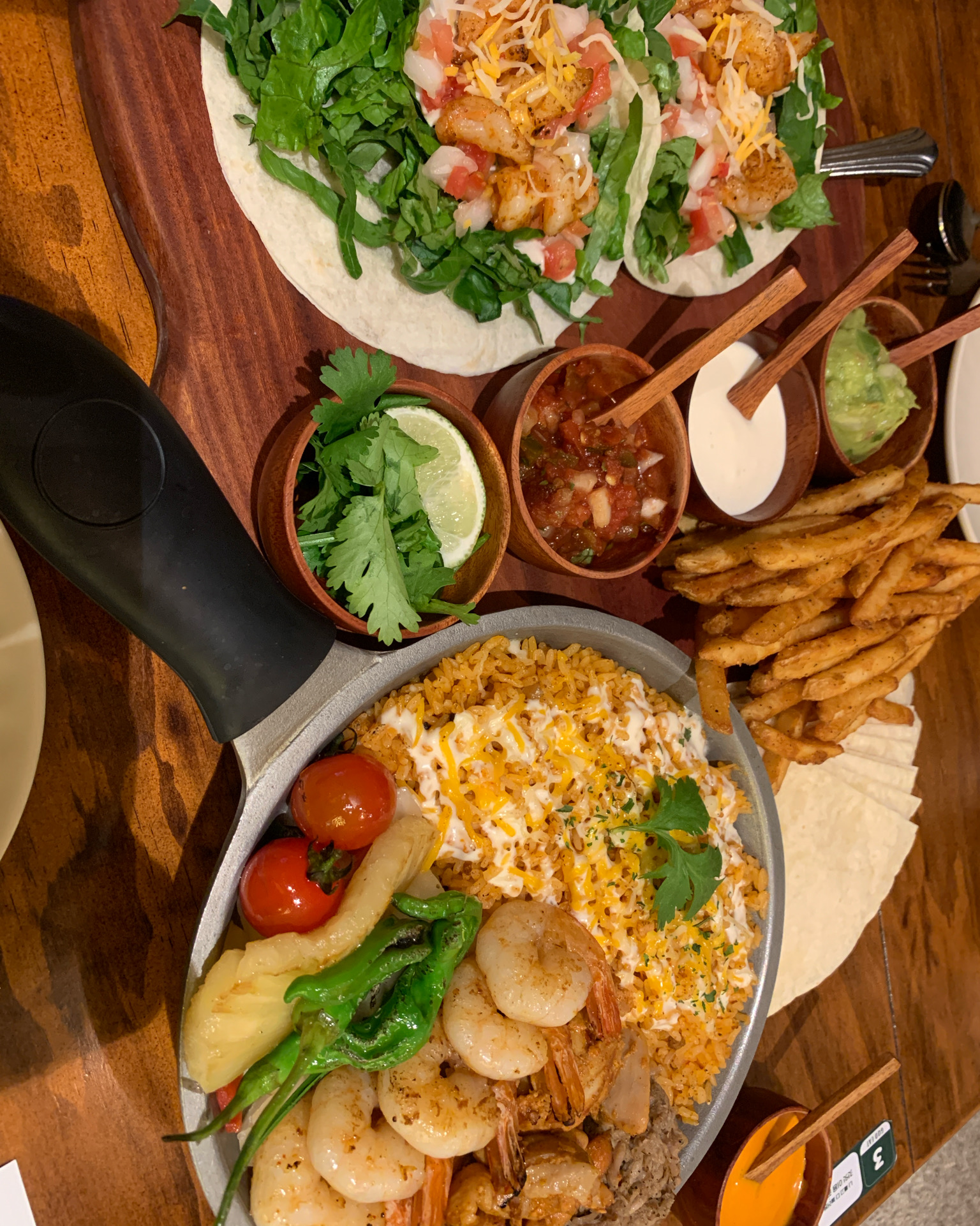 타코 찐찐 맛집입니다. 양도 많고 직원분도 친절하고 매장도 쾌적해요!! 무엇보다 맛있어요!