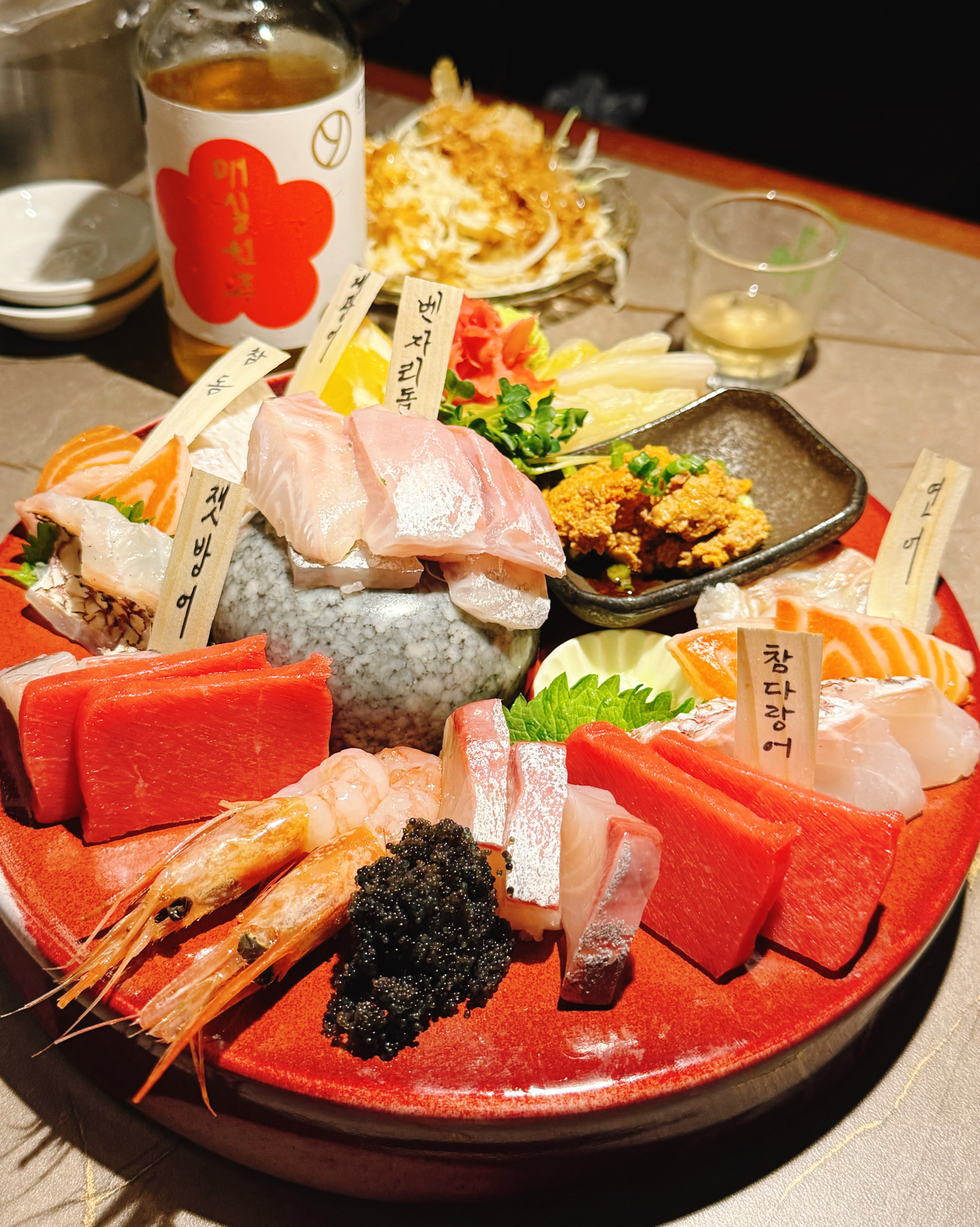 닷사이23 파는 술집 처음 봐요..! 흐엥 ㅠㅠ맛있는데!!! 모듬 회에는 캐비어도 나오고 