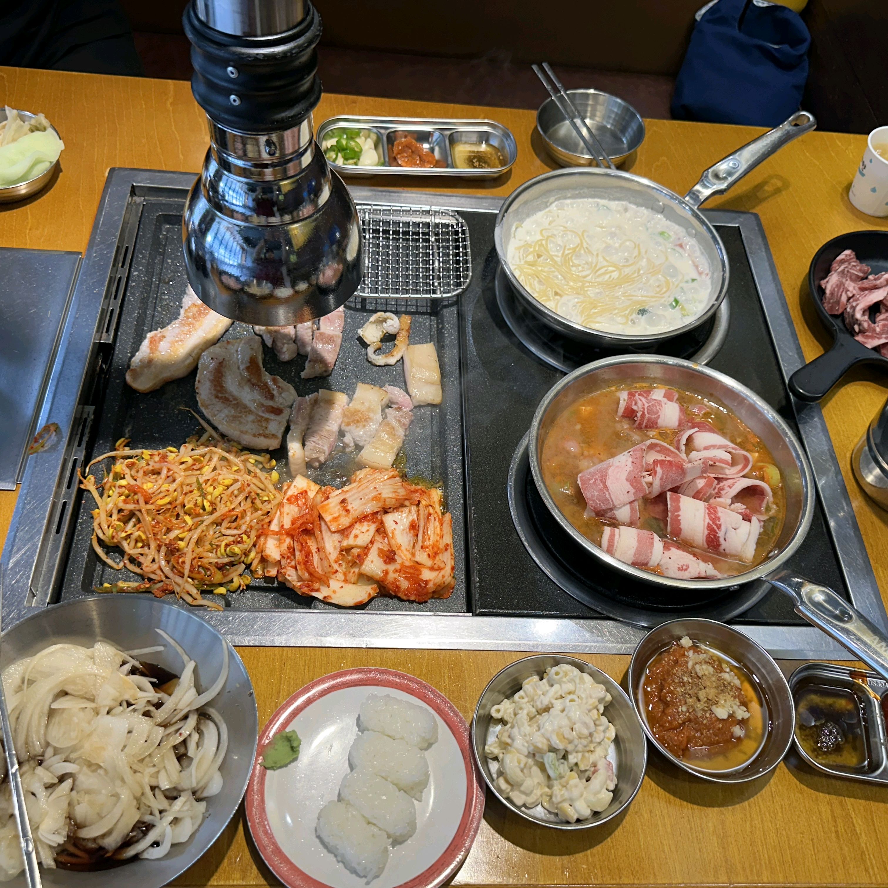 먹을것이 너무많아서 종류별로 다 먹어보지도못했어요 - 대구 맛집 포크팬