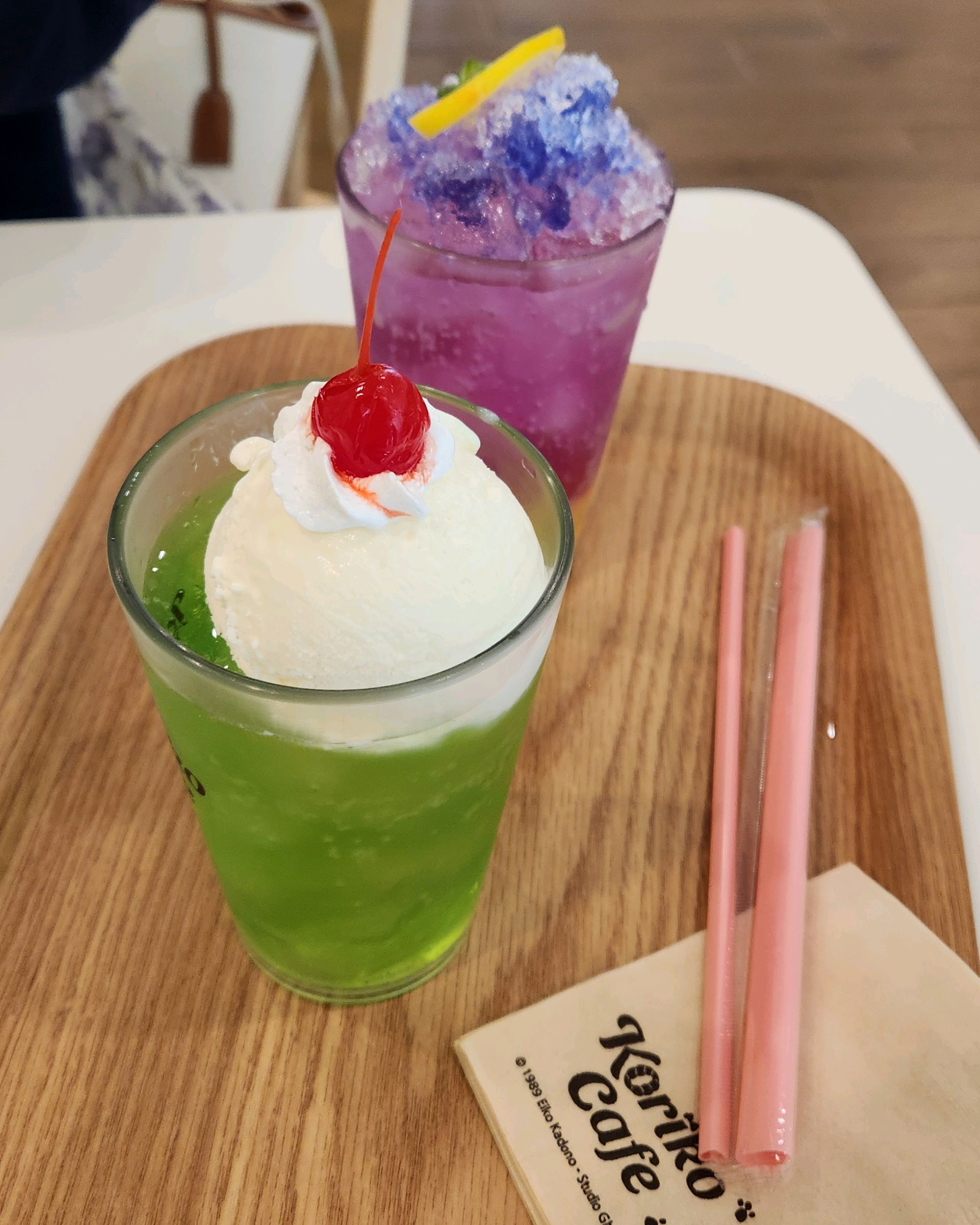 음료 마셧는데 달달하니 맛잇엇어요. 나중에 와서 지지케이크가 계속 생각나서 구매하러 다시왓