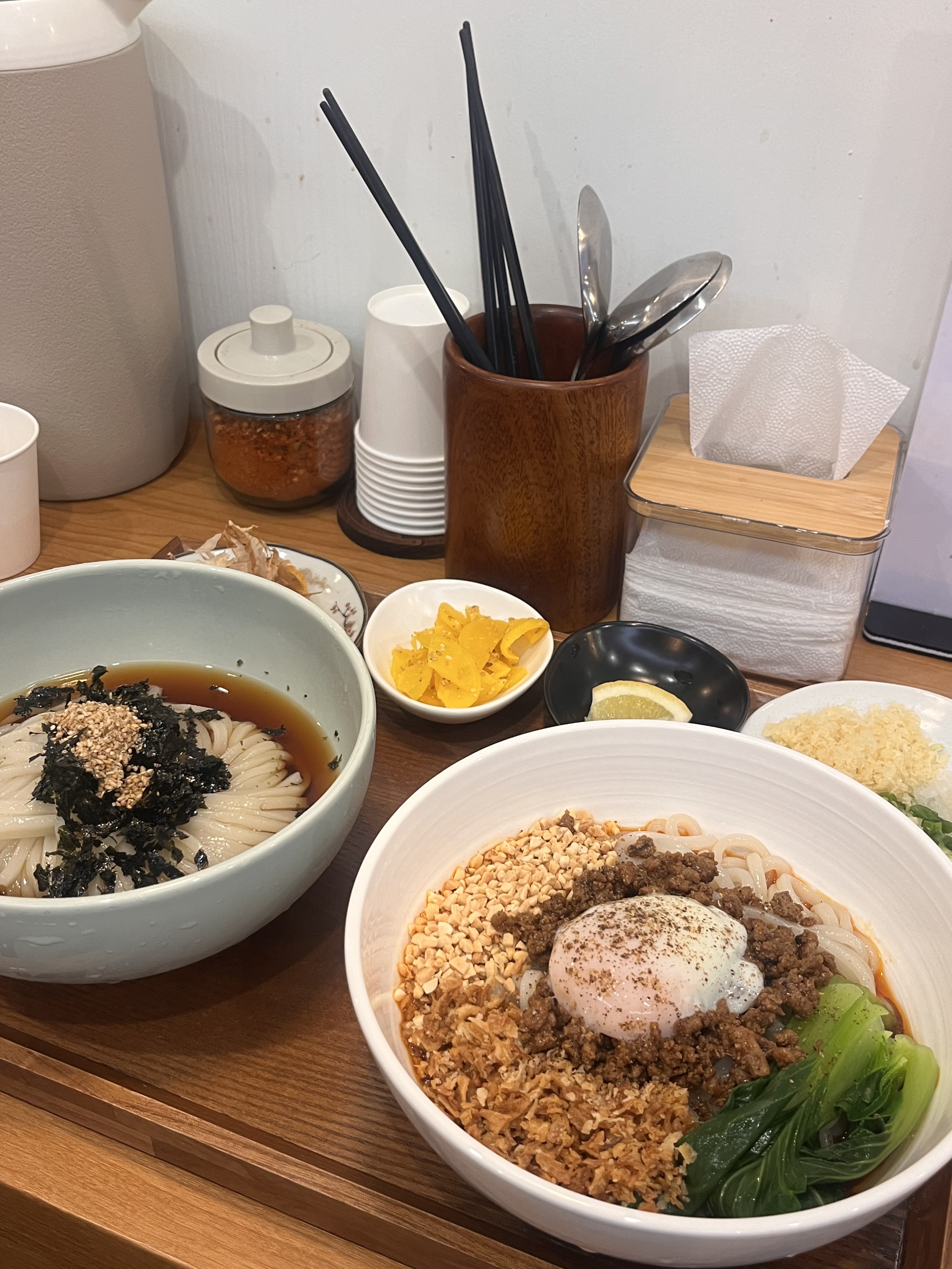 공간도 너무 예쁘고 맛도 최고예요 ㅠㅠ 역시 자가제면은 다르네요,, 재방문 의사 1000%