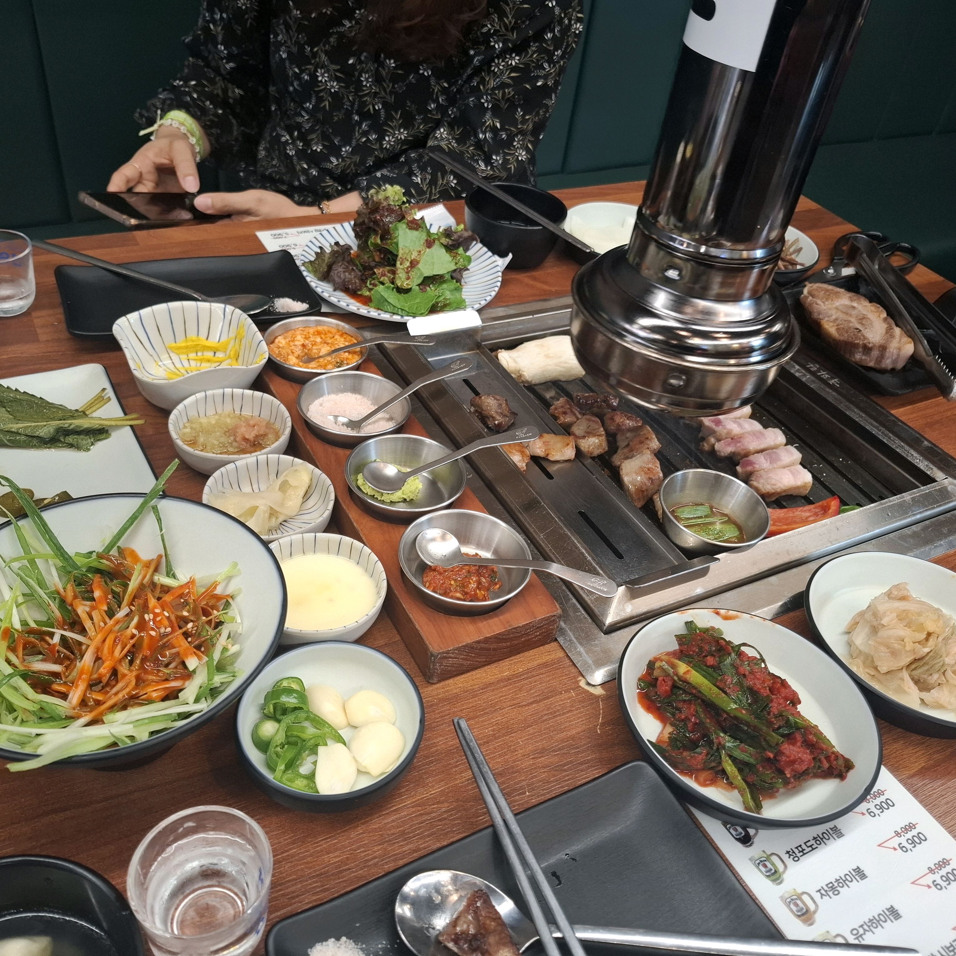 반찬도 맛있고 소스가 다양해요 - 대전 맛집 육화탄 대전롯데백화점 괴정점