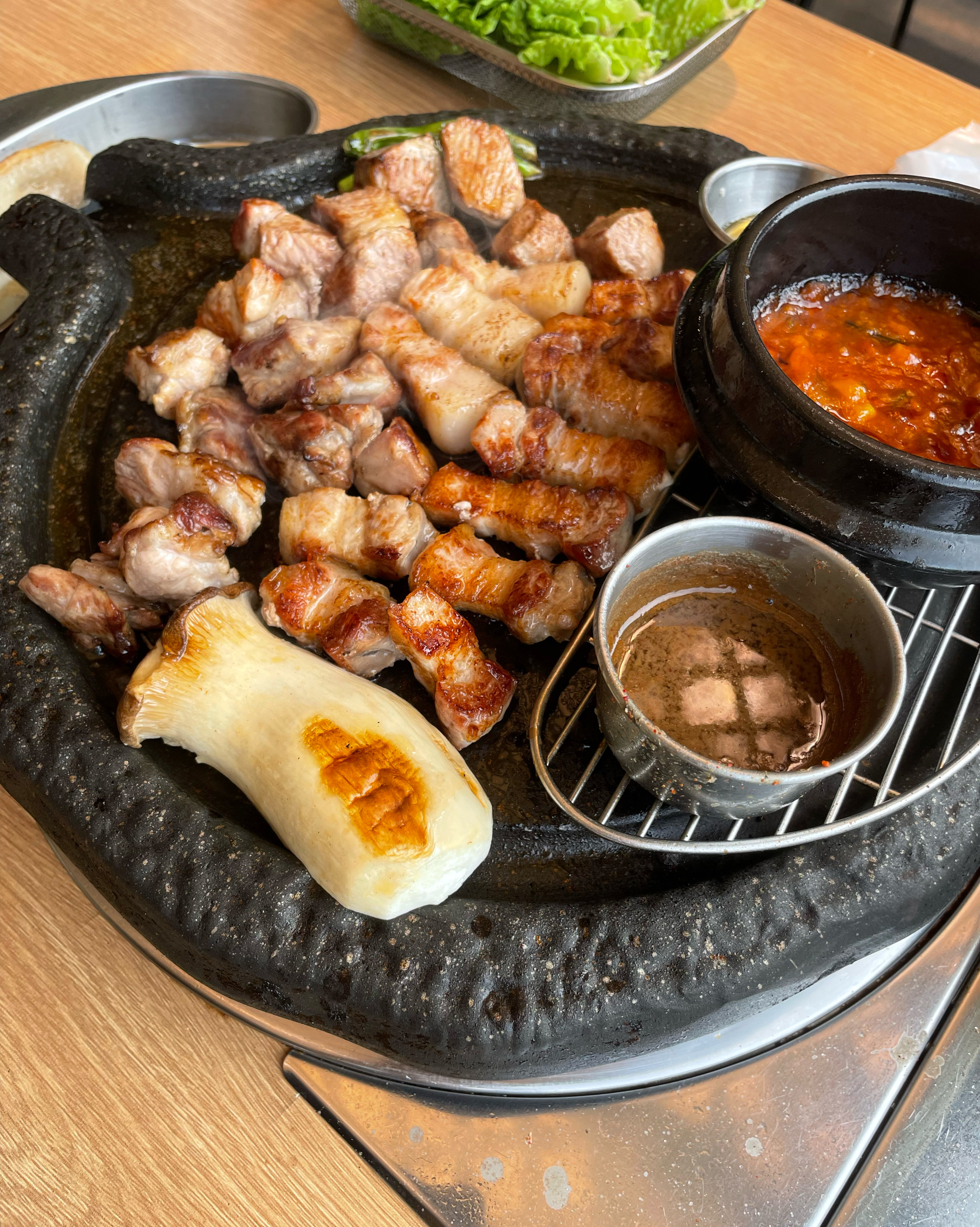 제주도오면 항상 오는곳인데 올때마다 맛있게 먹고 갑니다!! 고기질이 지금까지 먹었던 고기집